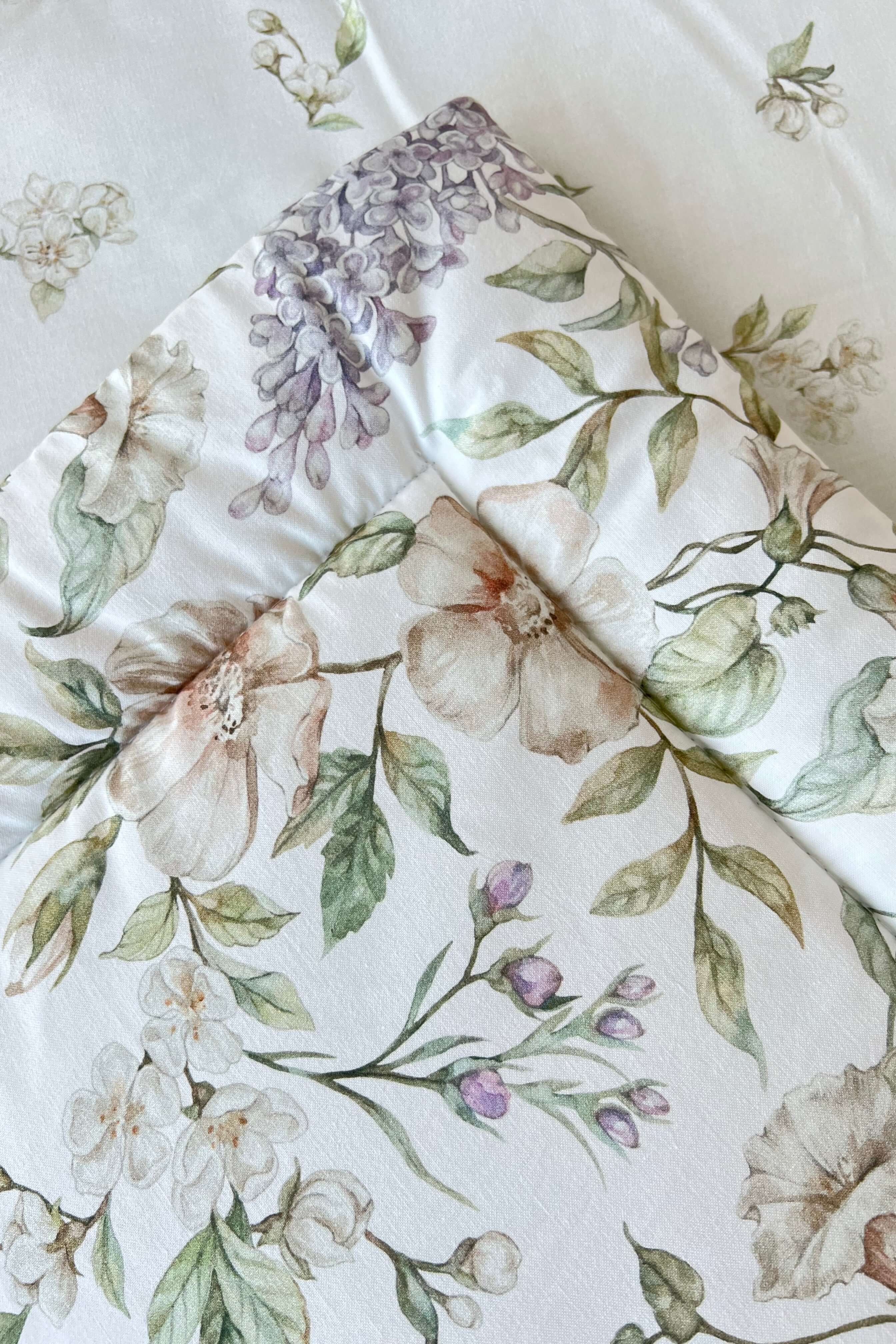 May garden on white - boxkleed, baby play mat