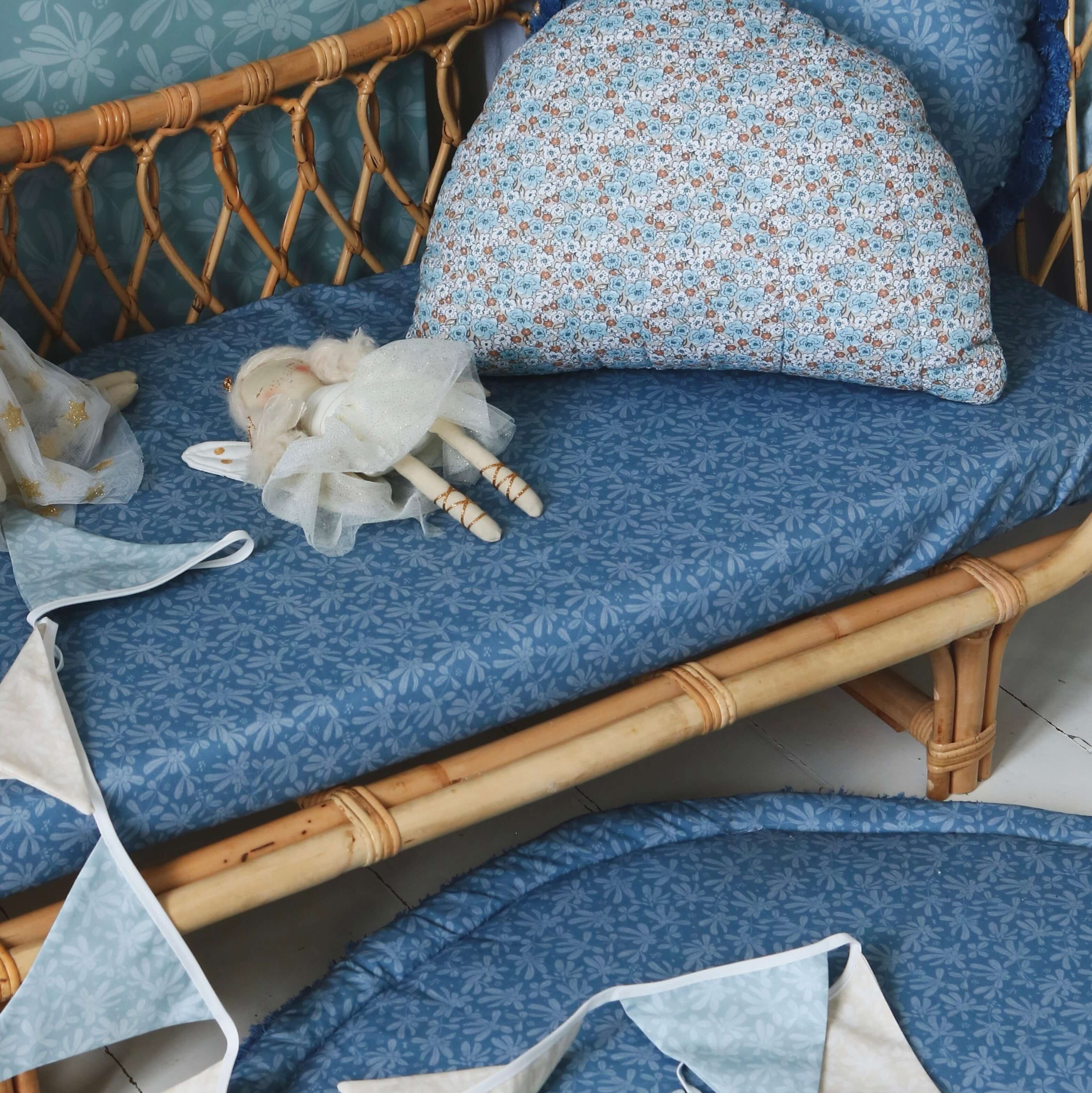 Frilled Floral Rattan Toddler Daybed with Crocodile Lights