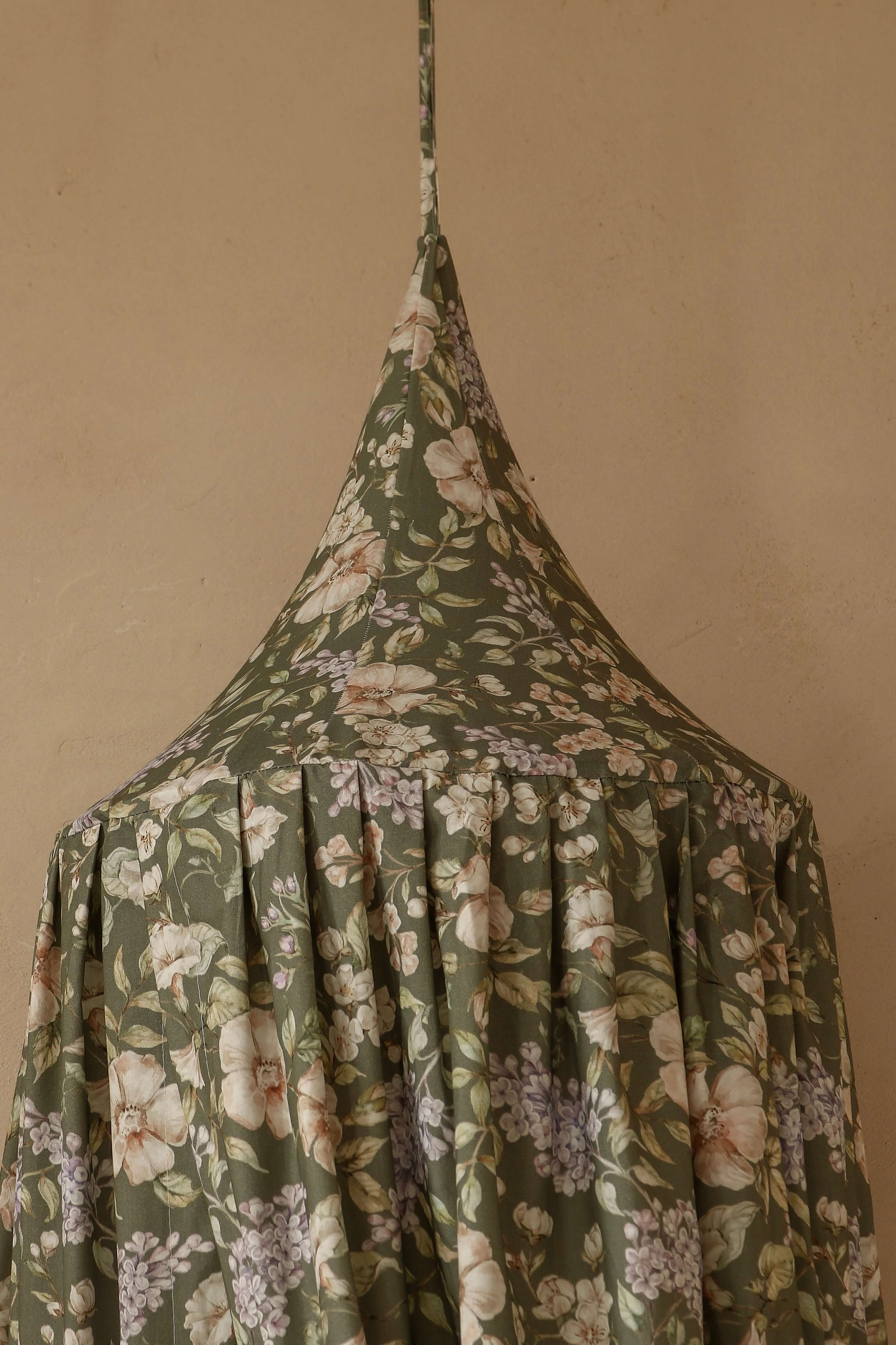 May Garden on Green – Bed Canopy