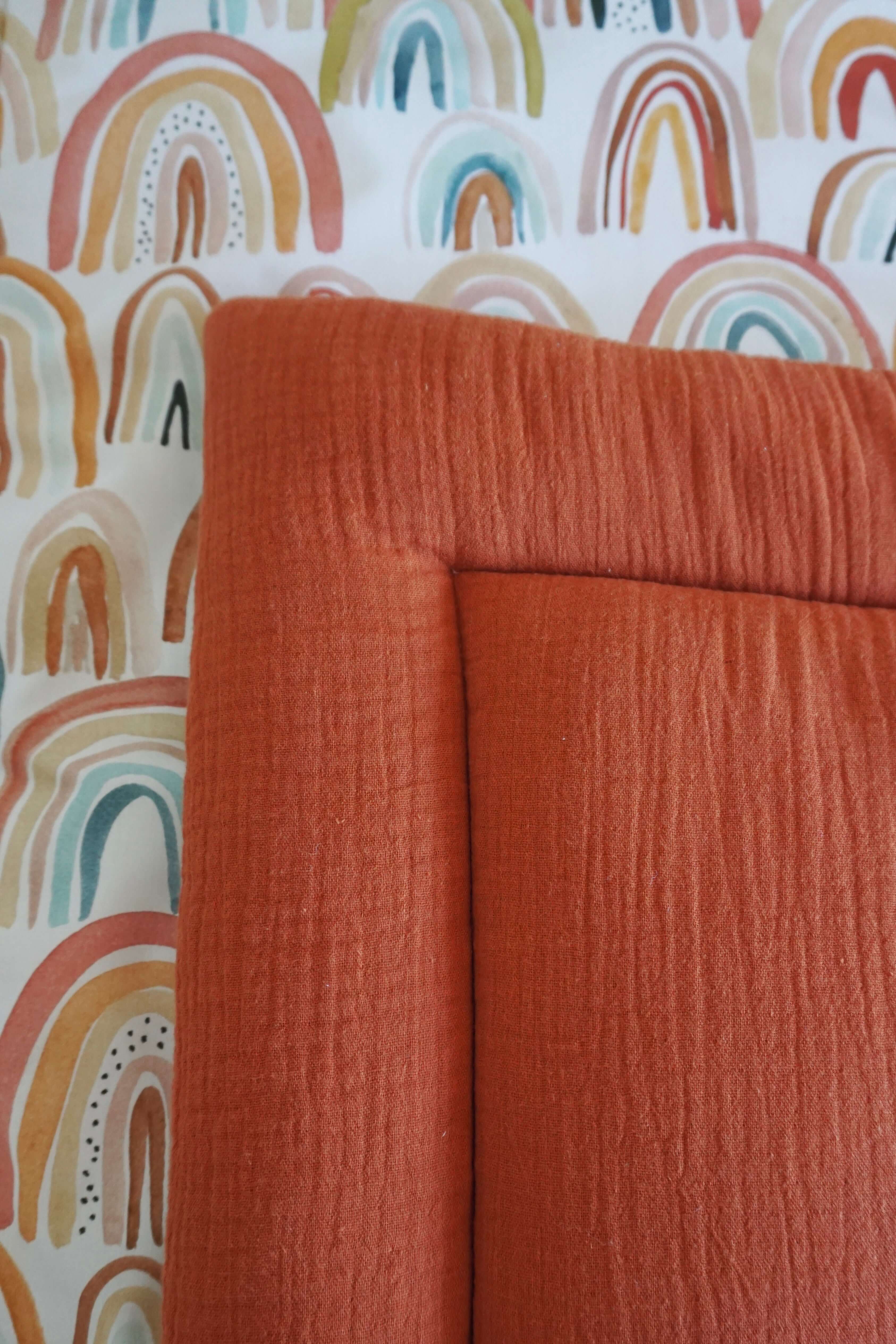The rainbows & rust - baby play mat, boxkleed