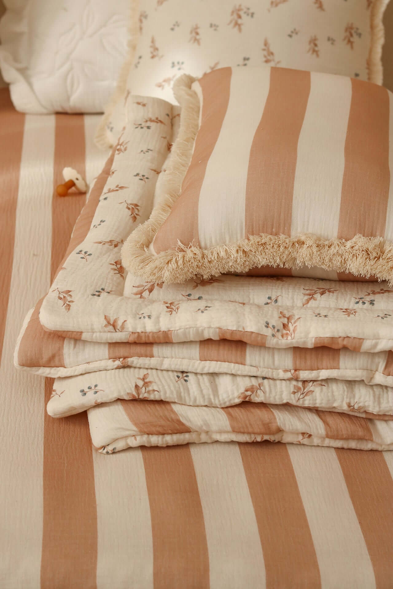 Small Leaves & Beige Stripes Kids Quilt