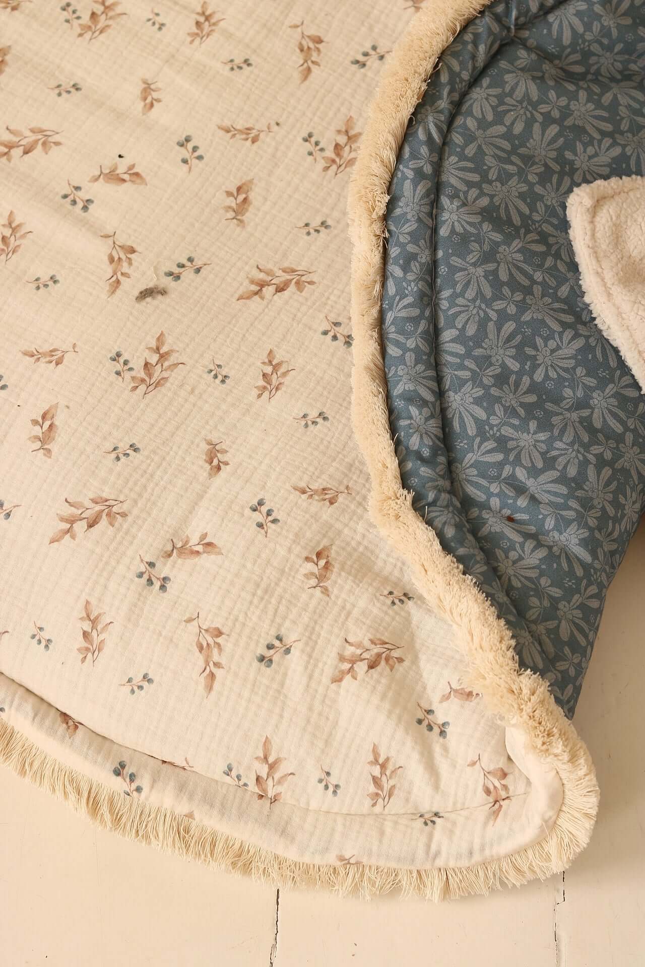 Small leaves& navy - baby play mat, boxkleed