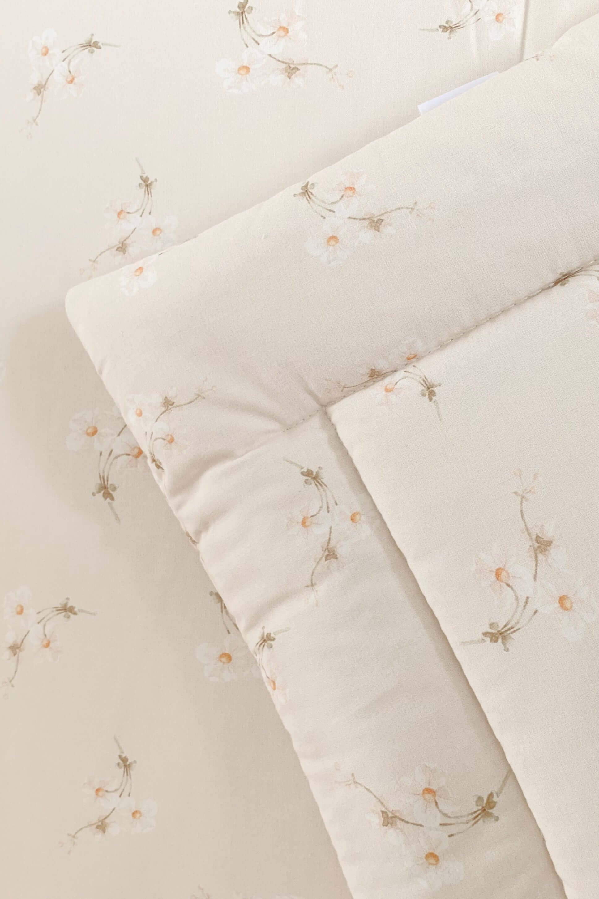 Ecru small flowers - baby play mat, boxkleed