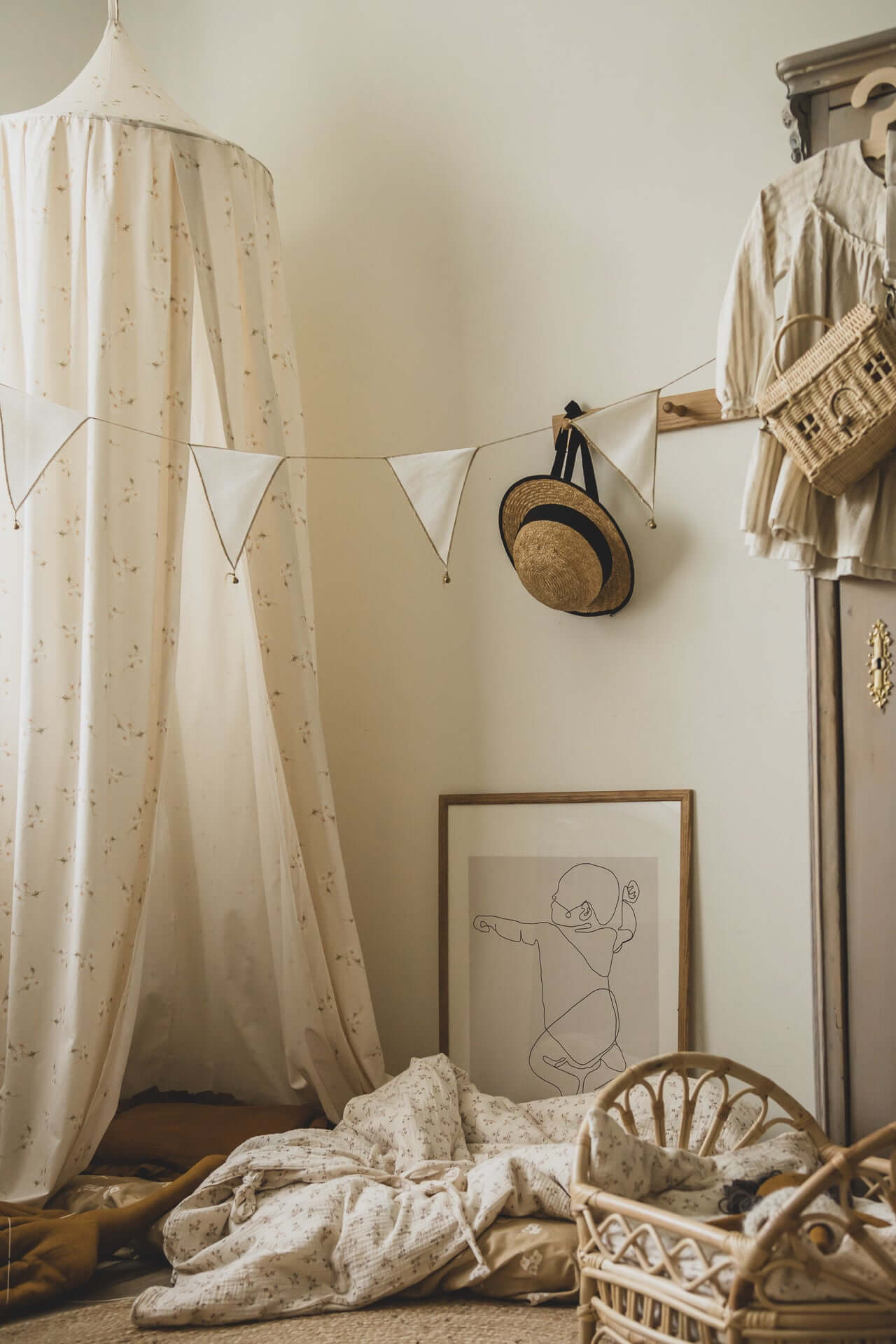 Ecru Small Flowers – Bed Canopy