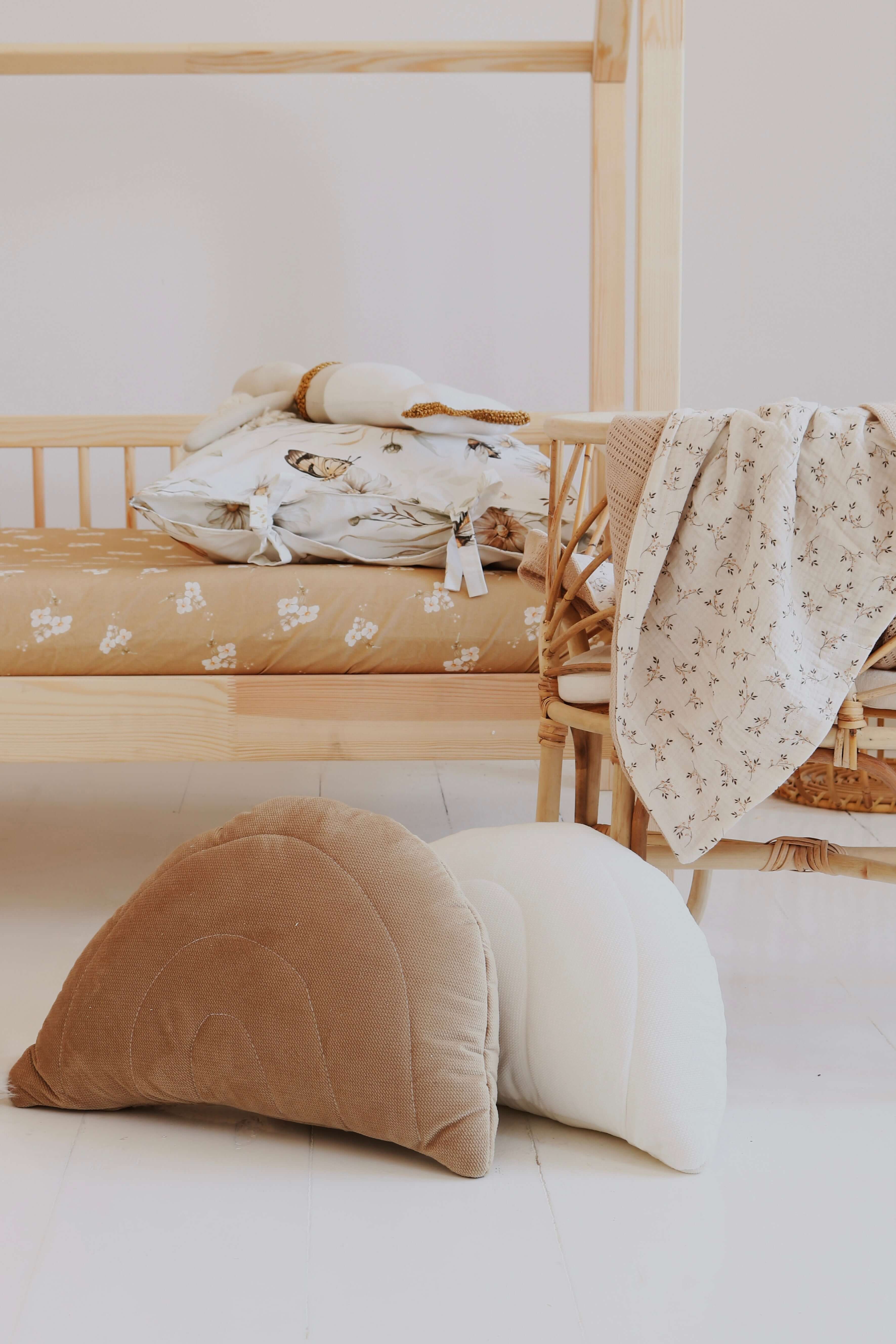 Ecru rainbow - velvet pillow