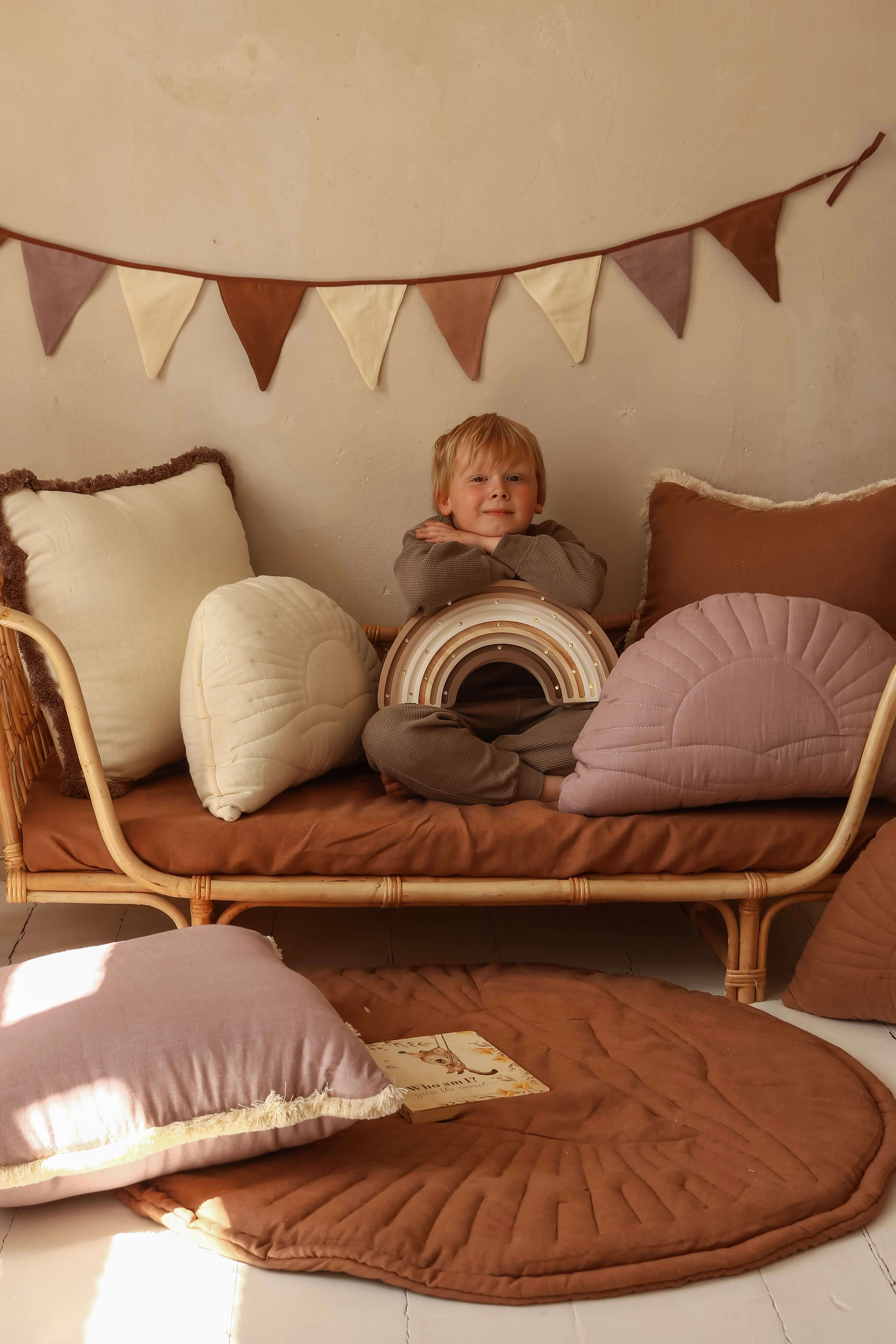 Quatro Linen Warm Garland – Retro Pink, Cream, Brown & Lilac