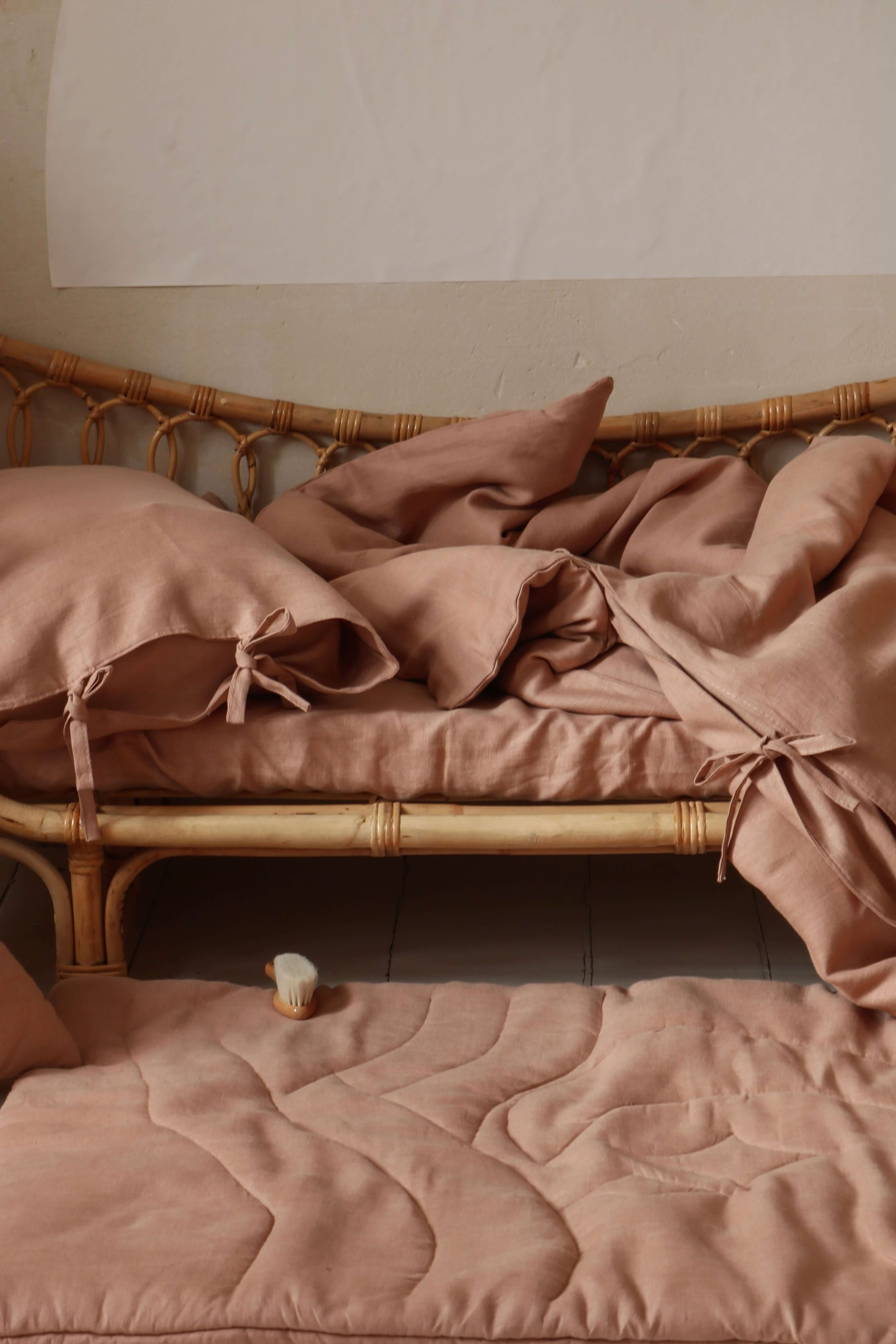 Retro Pink - Linen Bedding Set