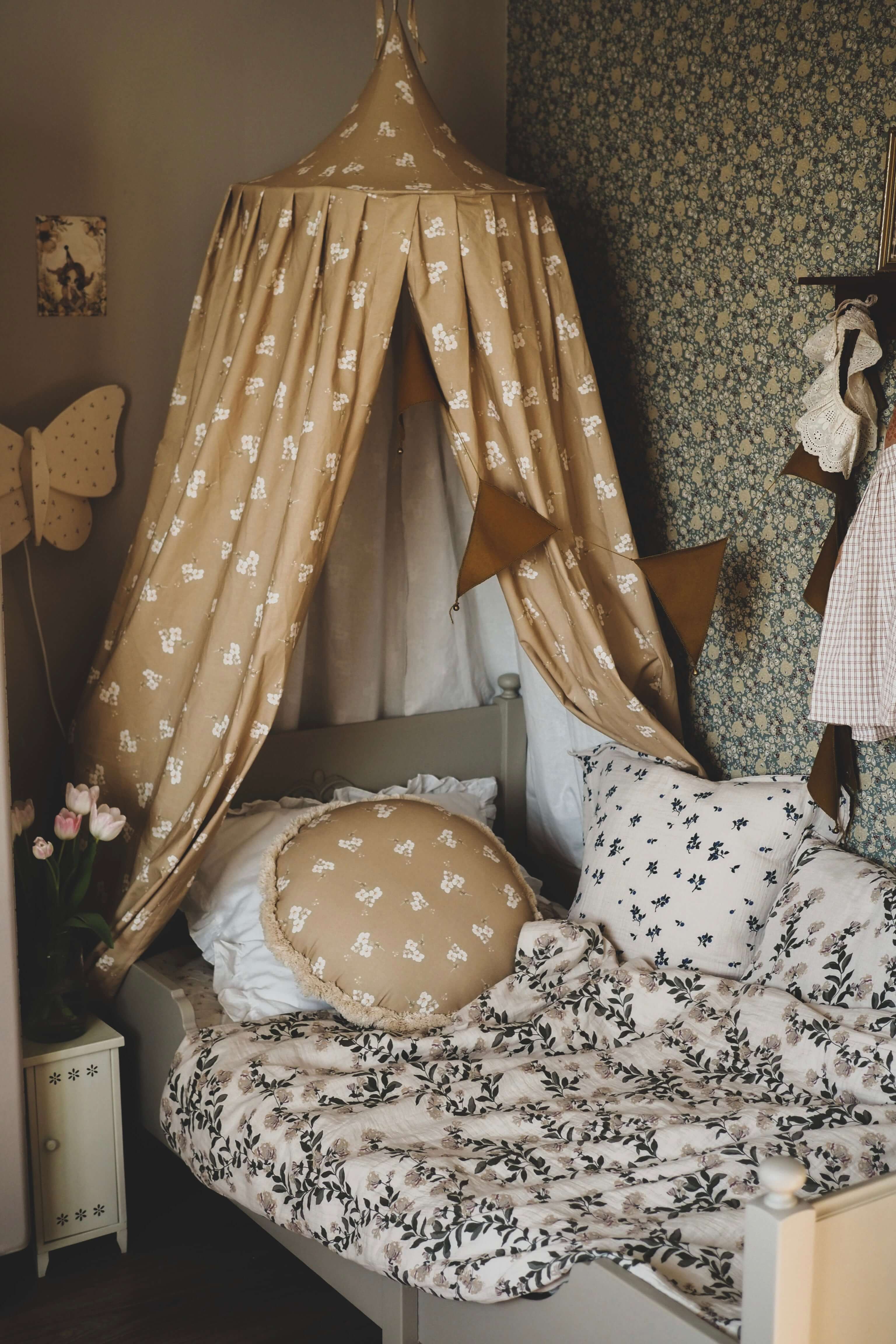 Caramel small flowers - bed canopy, bedhemel