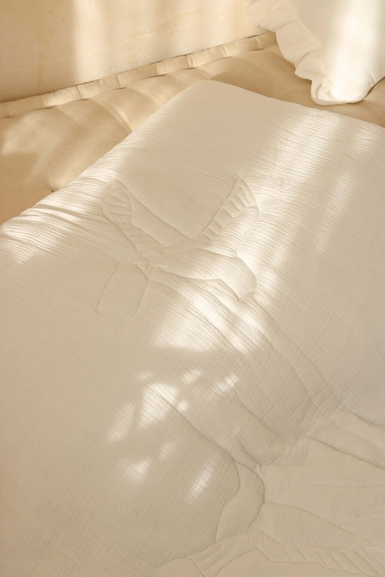 White birds - quilted muslin baby play mat, boxkleed