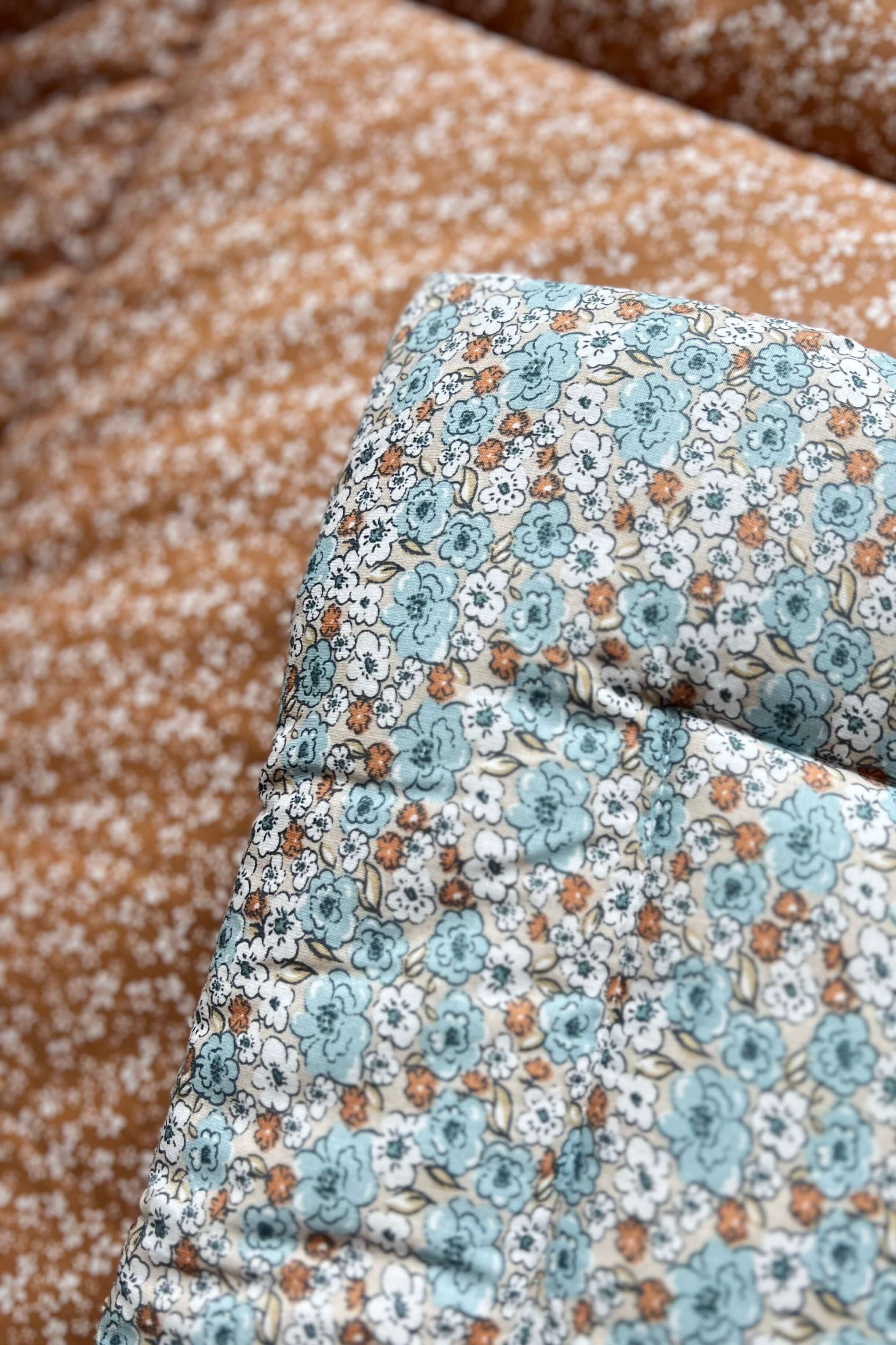Brown retro mini flowers - baby play mat, boxkleed
