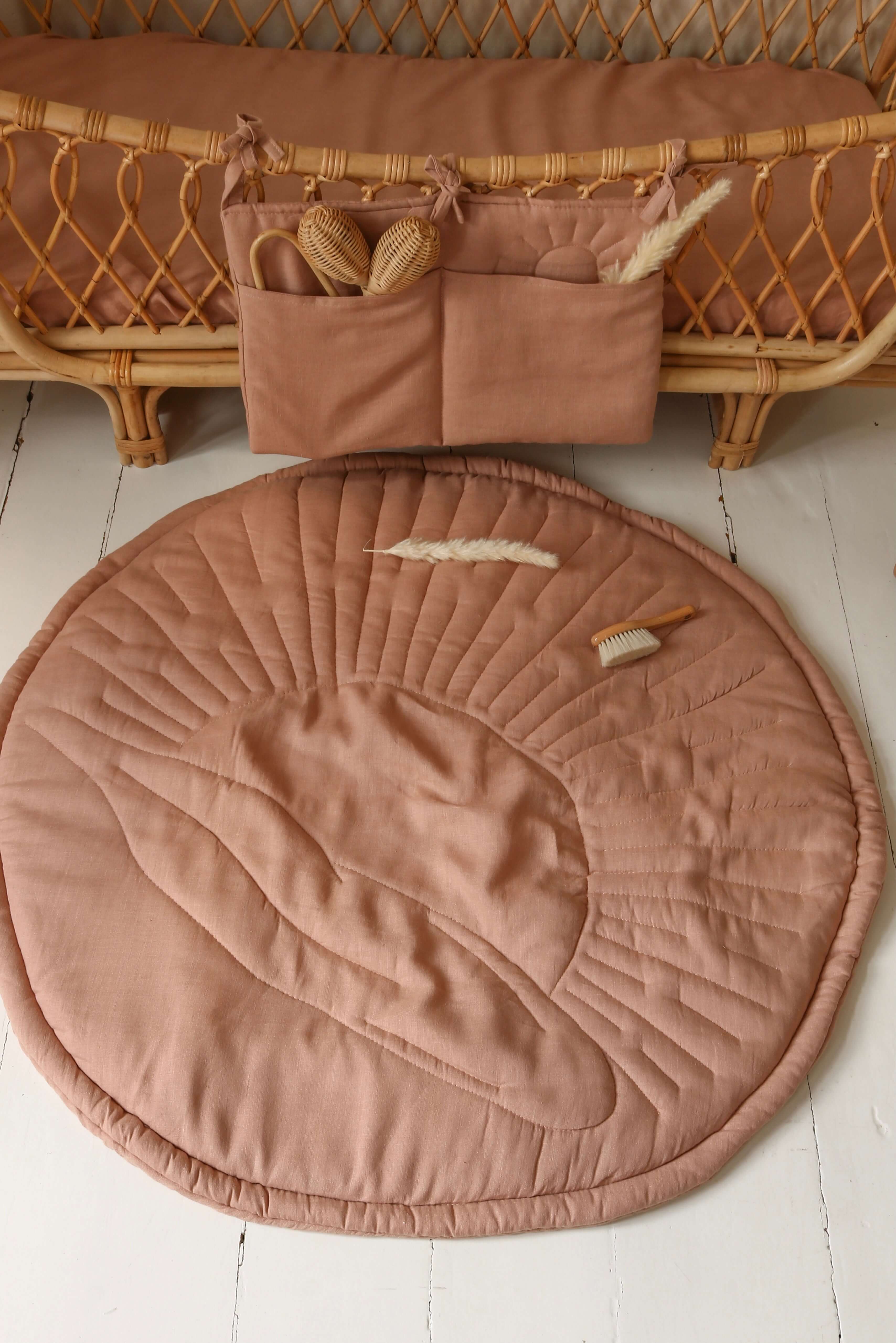 Retro pink Sun - linen baby play mat, boxkleed