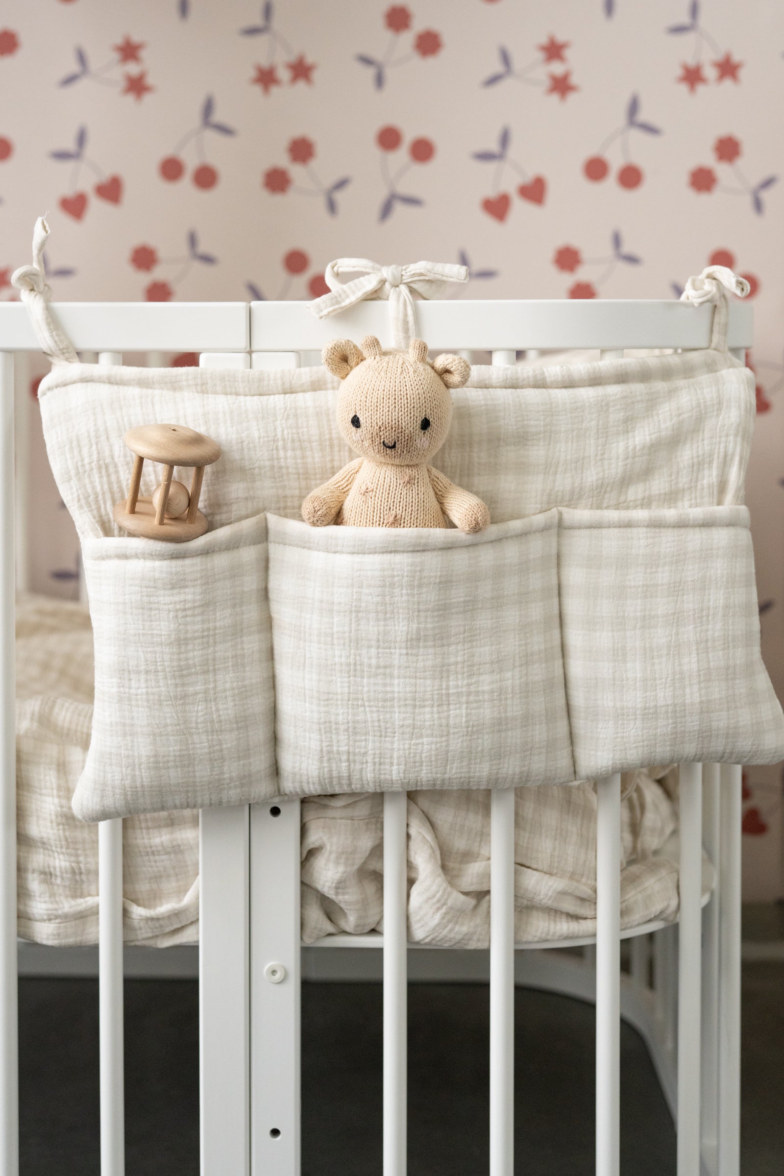 Sage Picnic – Checked Crib Organizer / Bed Pocket