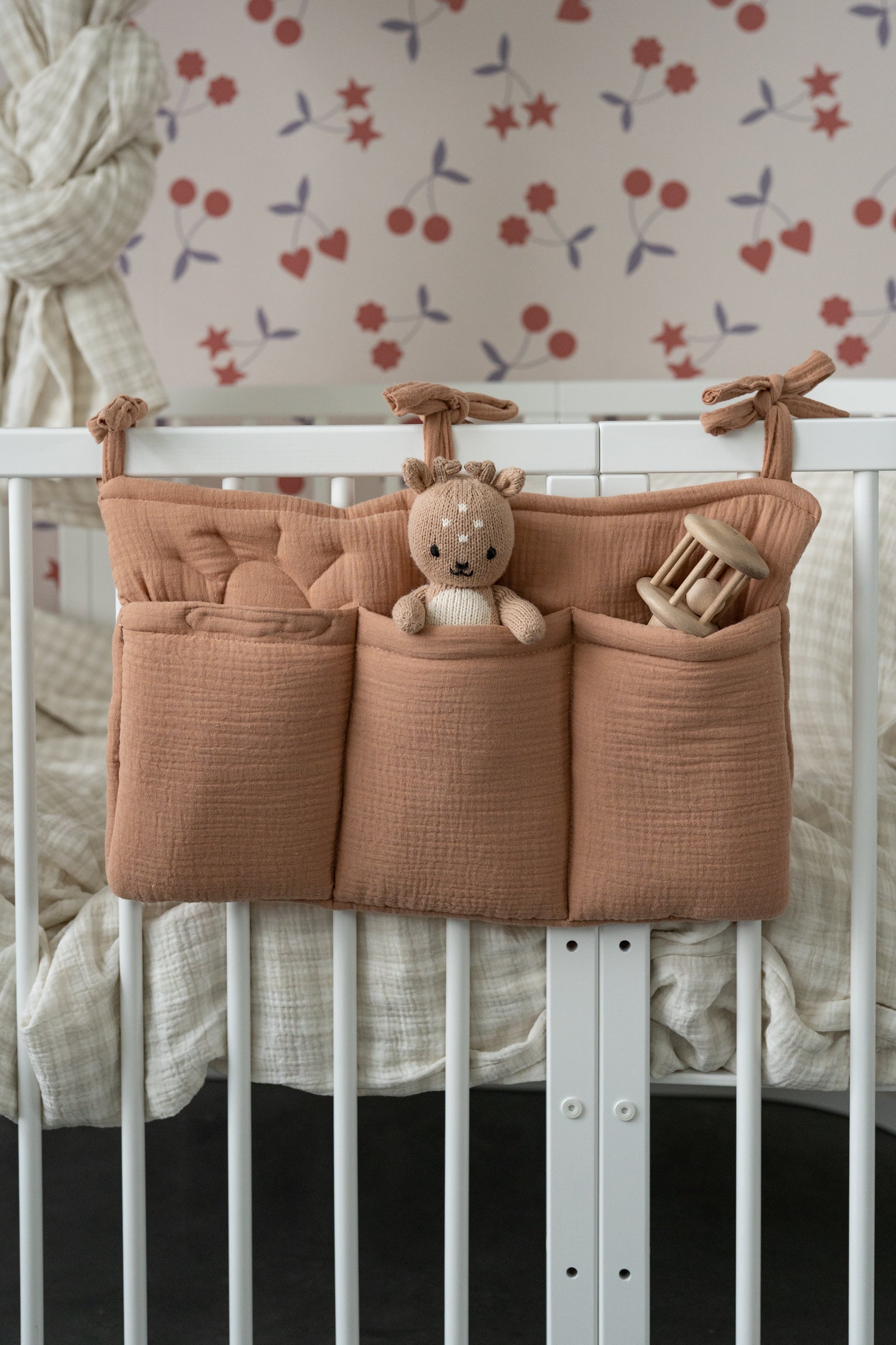 Dune beige - crib organizer/ bed pocket