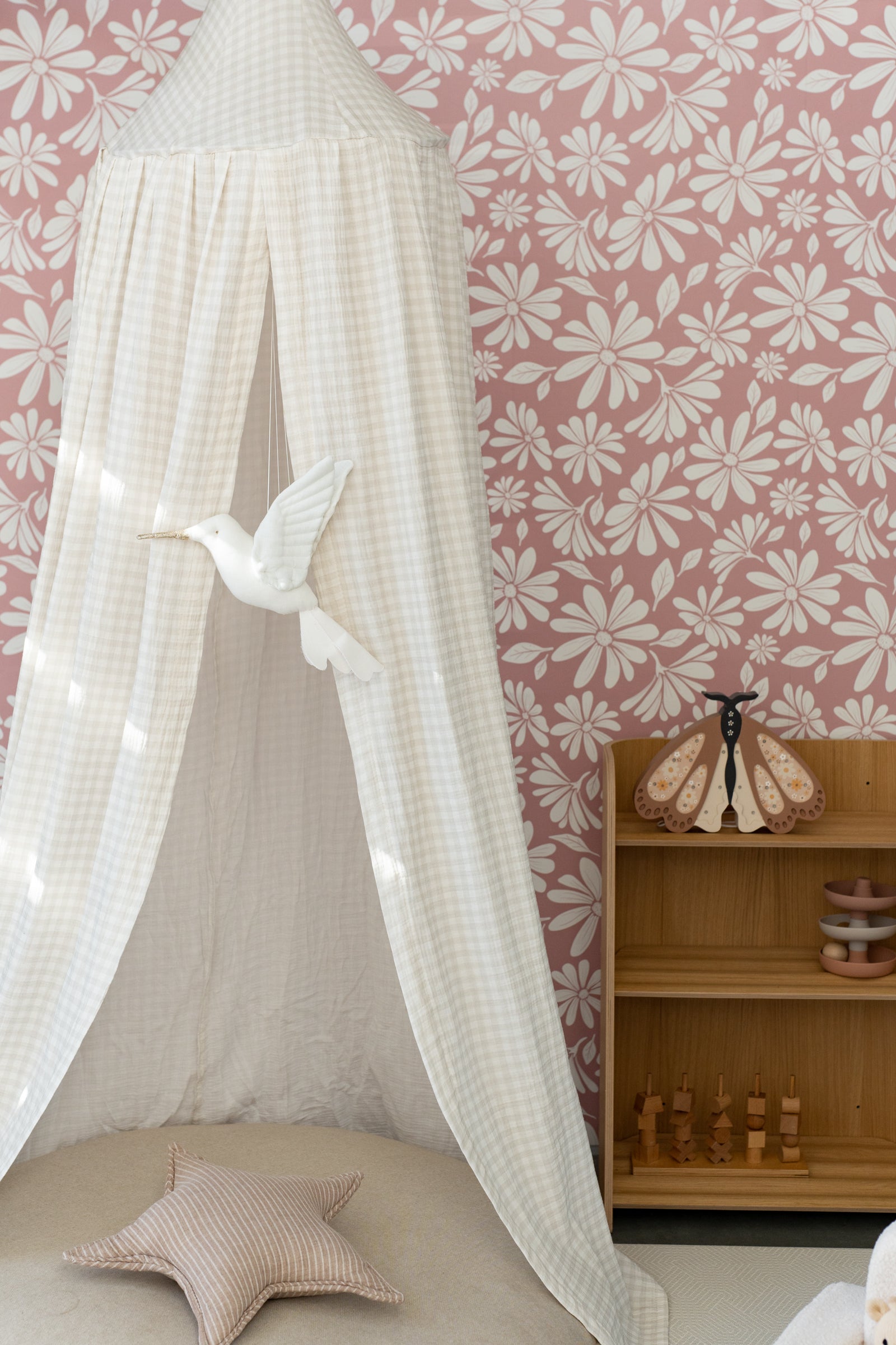 Daisy Bloom β Blush Pink Floral Wallpaper