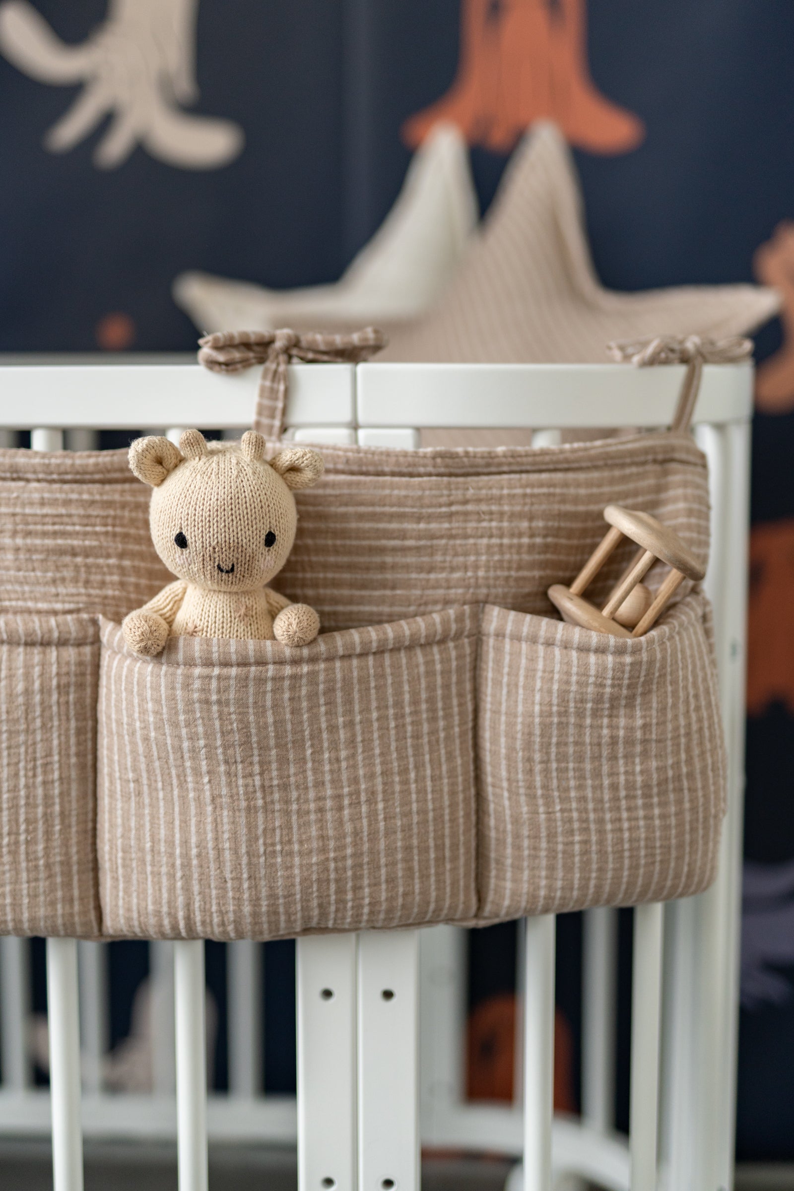 Beige Fine Stripes – Crib Organizer / Bed Pocket