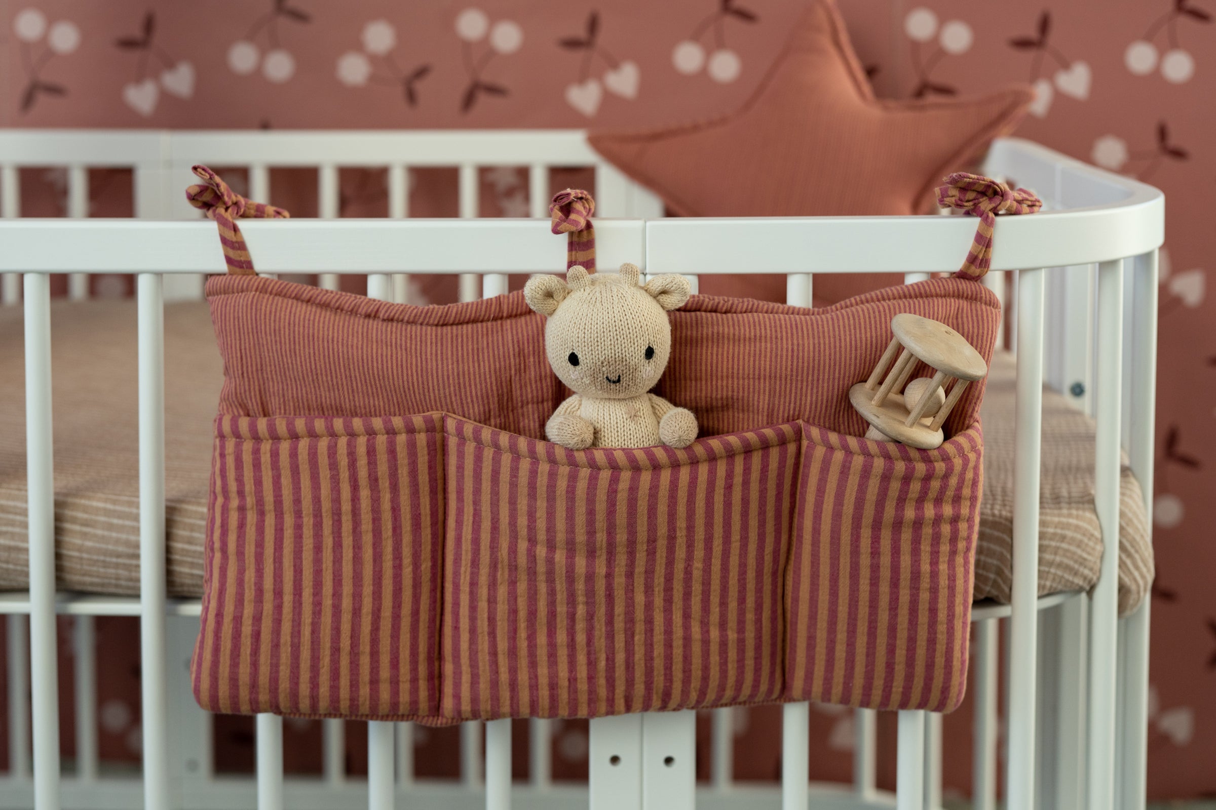 Clay Rose Stripes – Crib Organizer / Bed Pocket