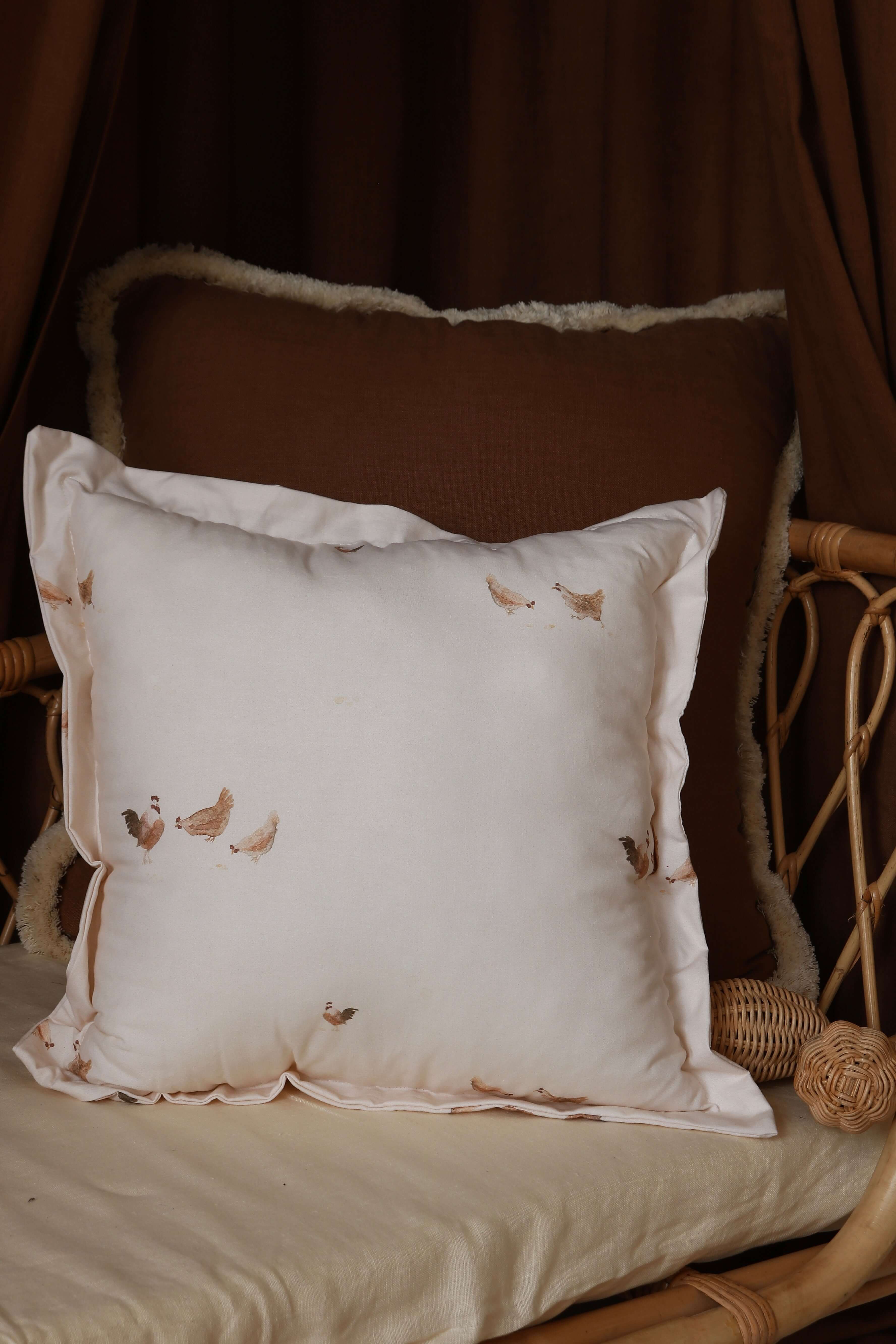 Retro hens - square pillow