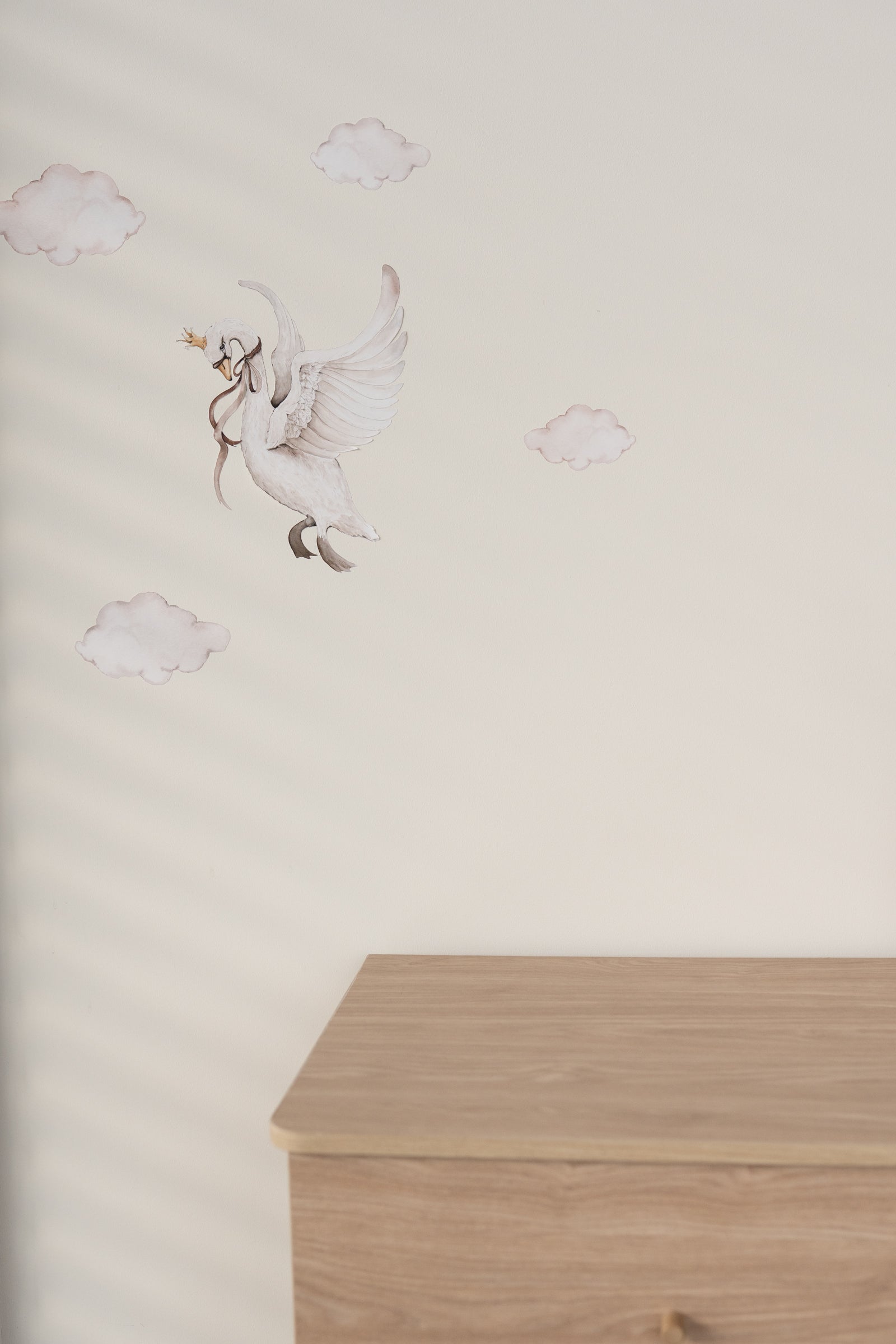 Crowned Swan Wall Sticker – Elegant Nursery Decal