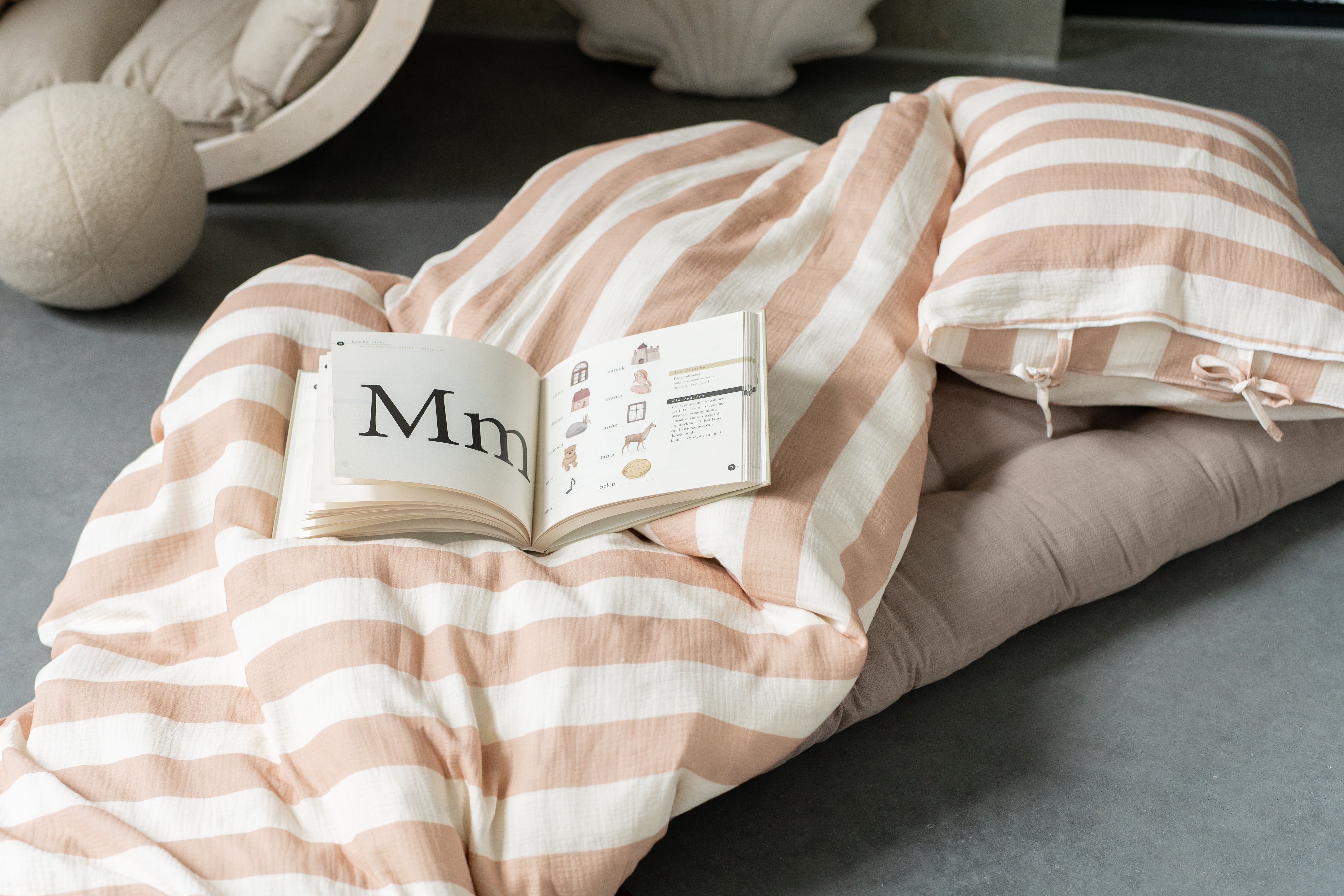 Beige Stripes – Bedding Set
