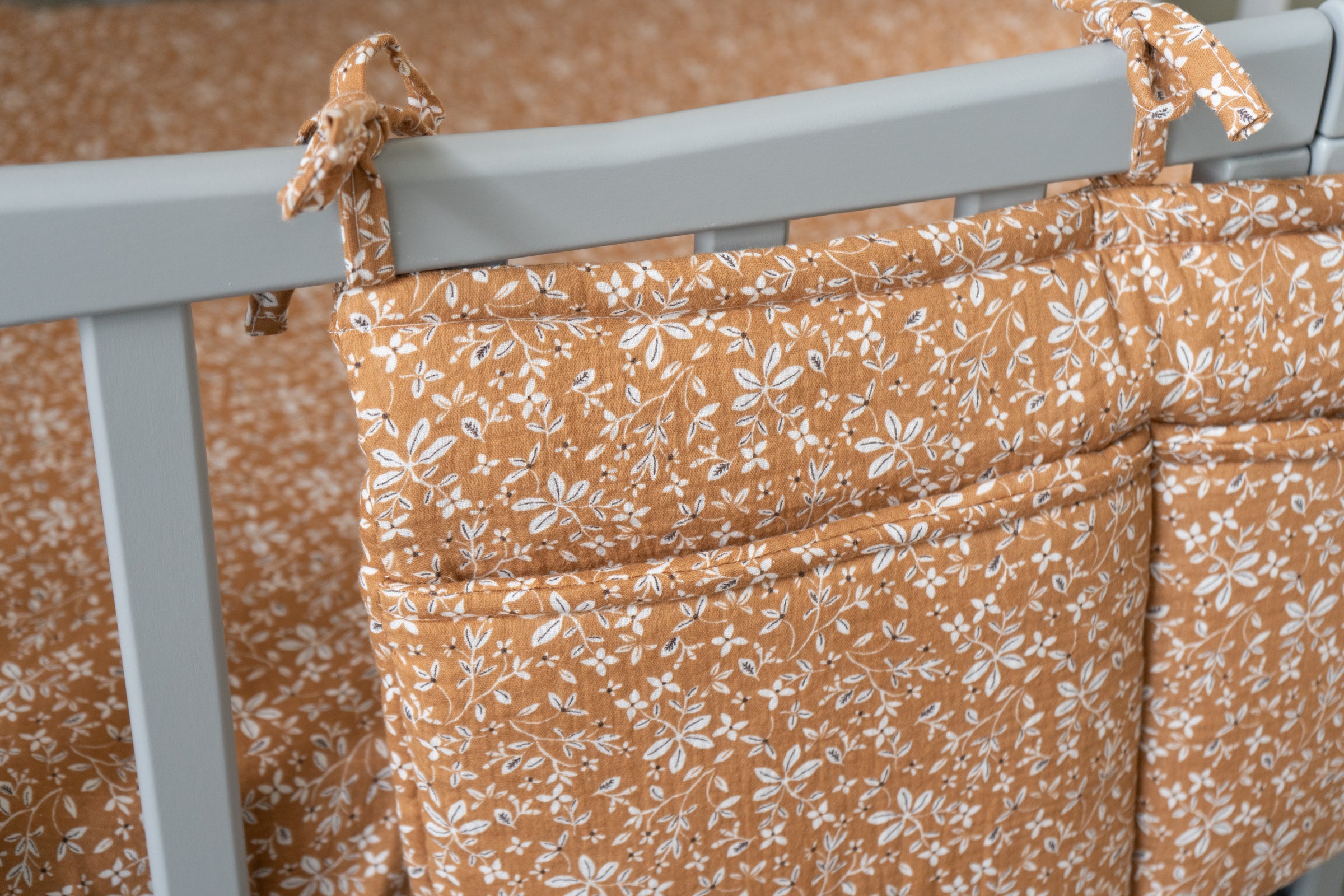 Brown Little Twigs – Muslin Crib Organizer / Bed Pocket