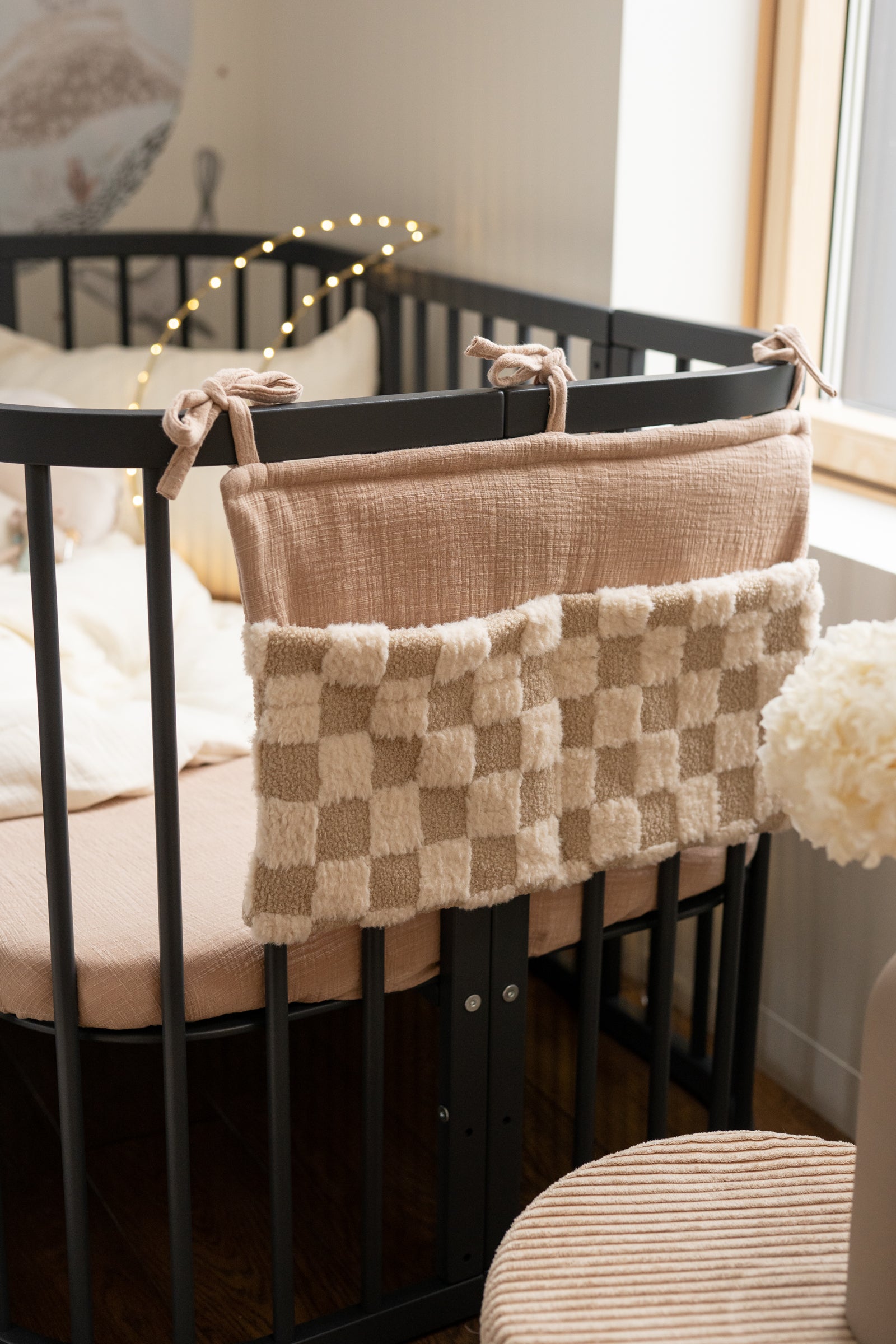 Teddy Checked – Crib Organizer / Bed Pocket