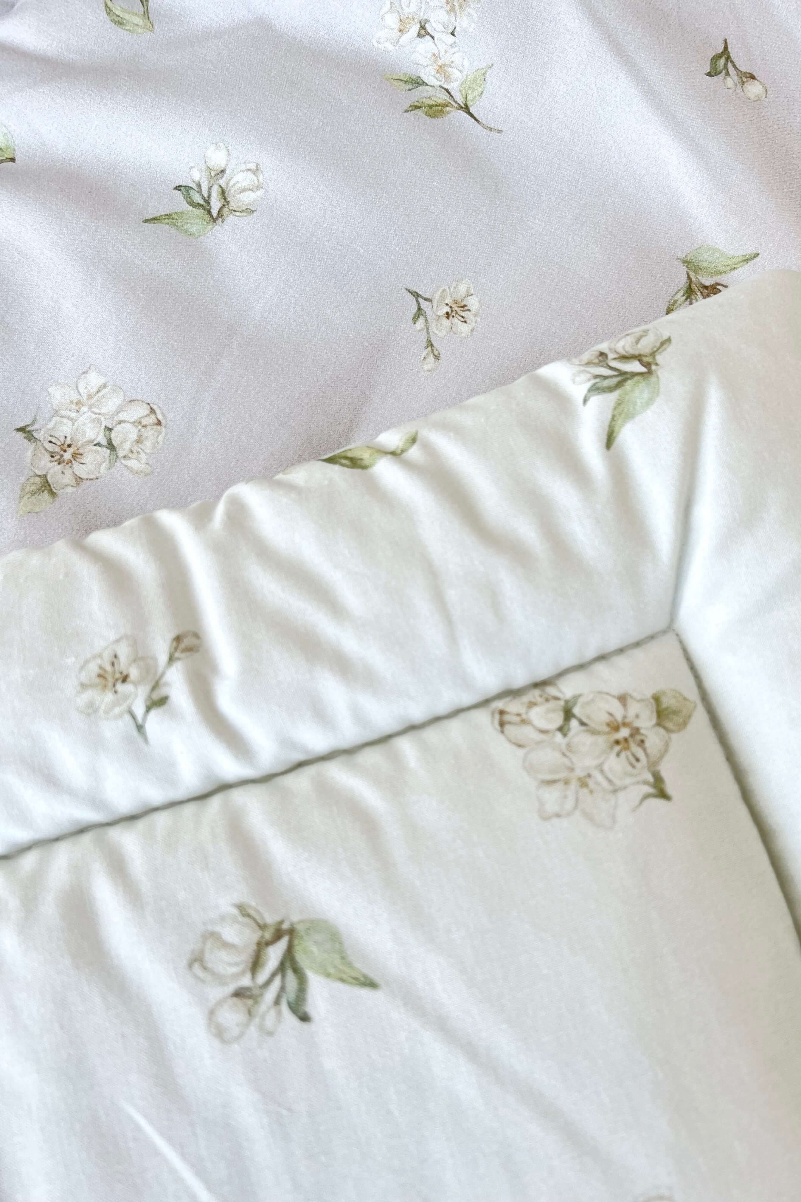 Apple blossoms lilac & white - baby play mat, boxkleed