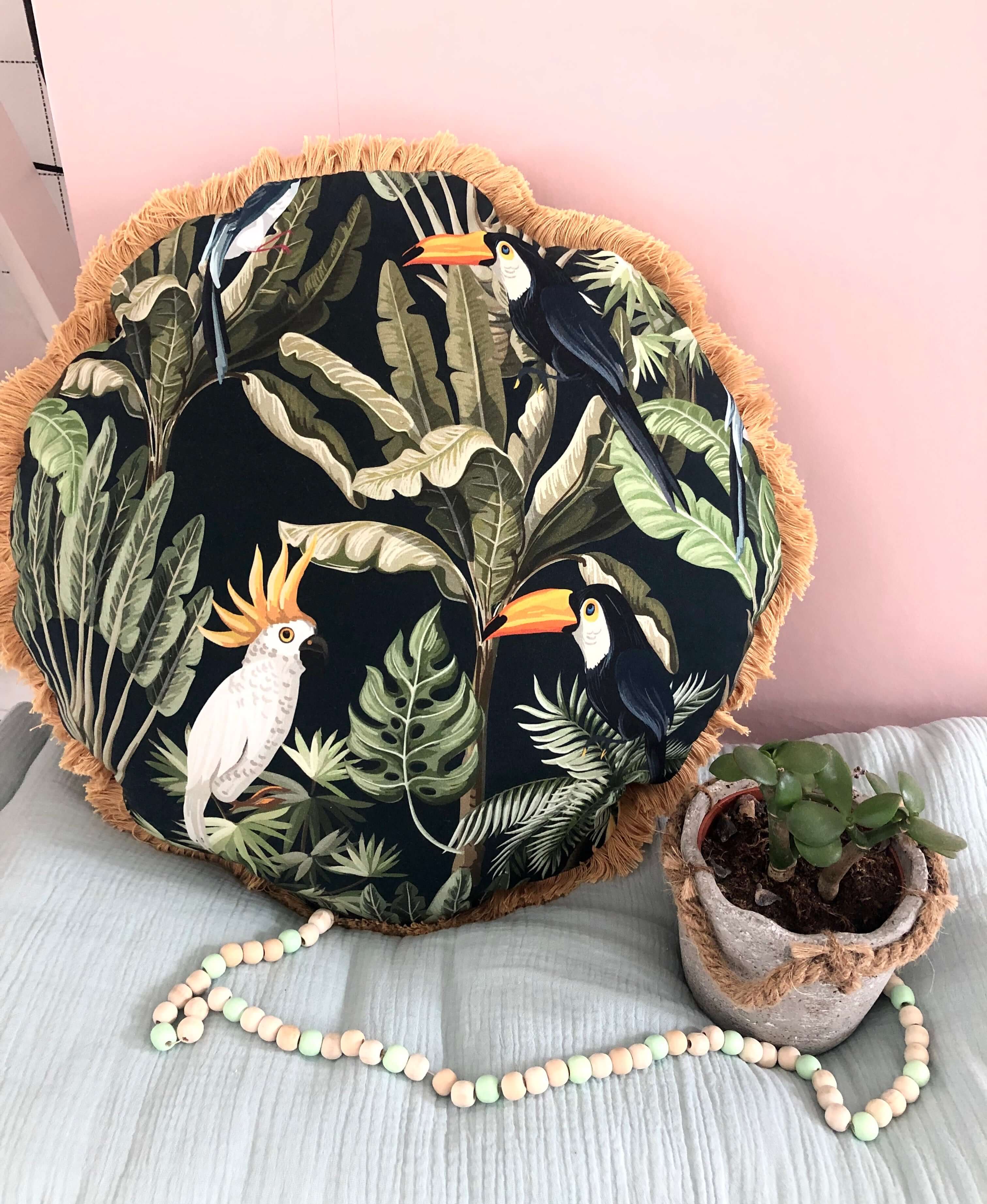 Tropical forest - round pillow