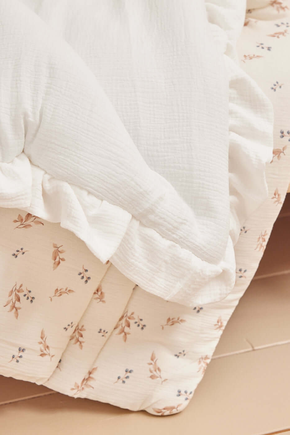 White Leaves – Quilted Kids Quilt & Pillow Set