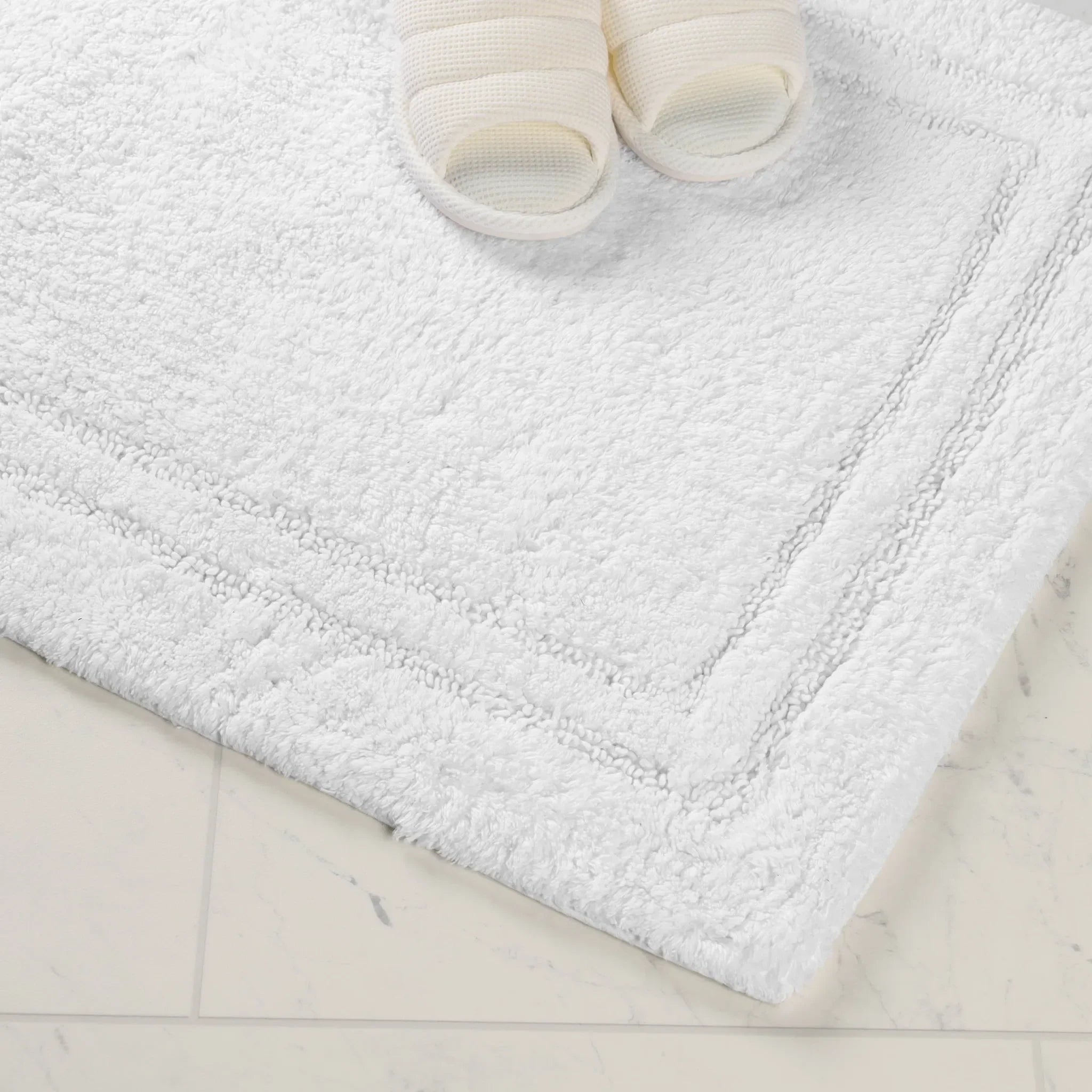 BATHRUG-2PC-LIFESTYLE-WH_3