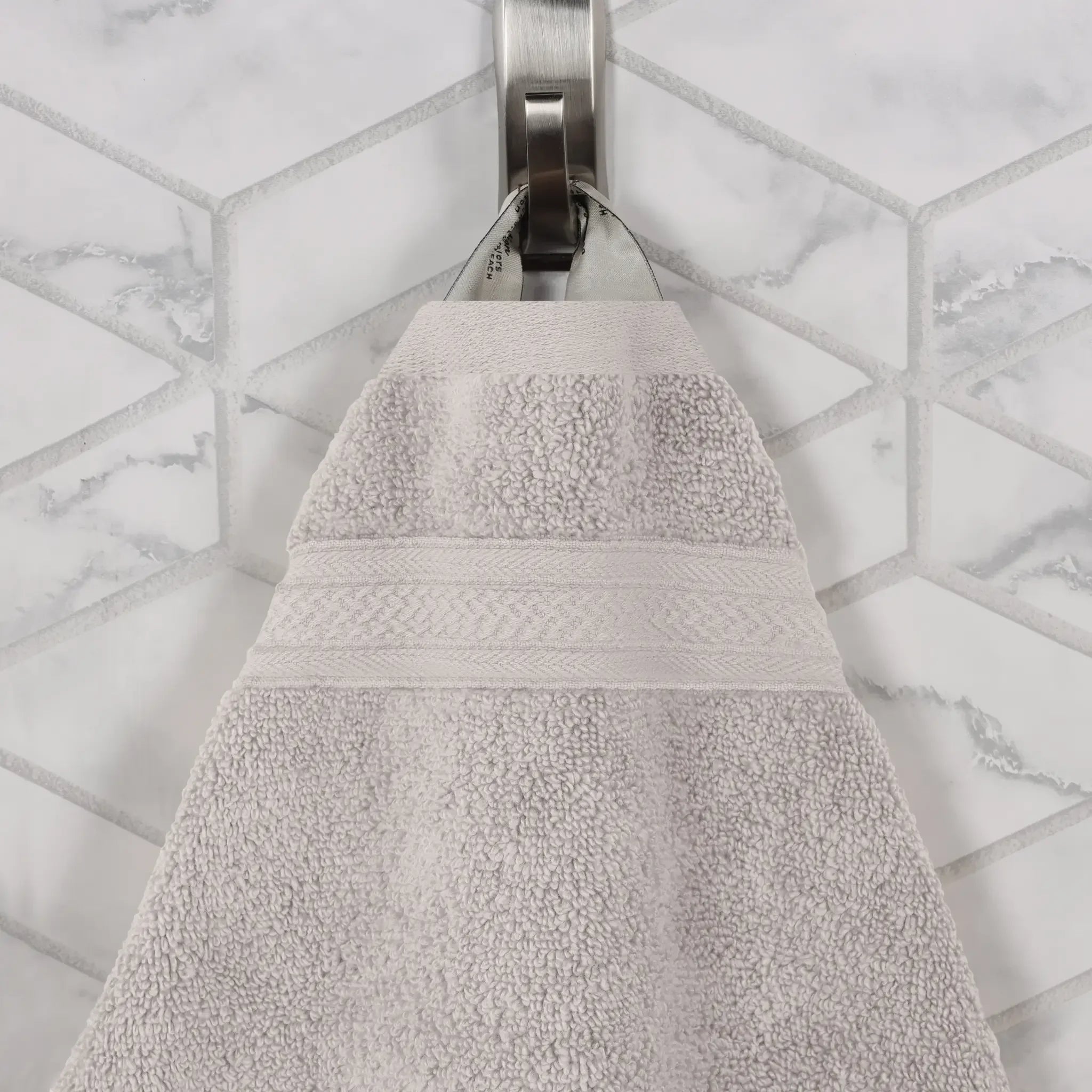 ChevronTowelsSolidLoop-PT_917dbddf-fbb8-4e2c-9b00-8836cde4426e