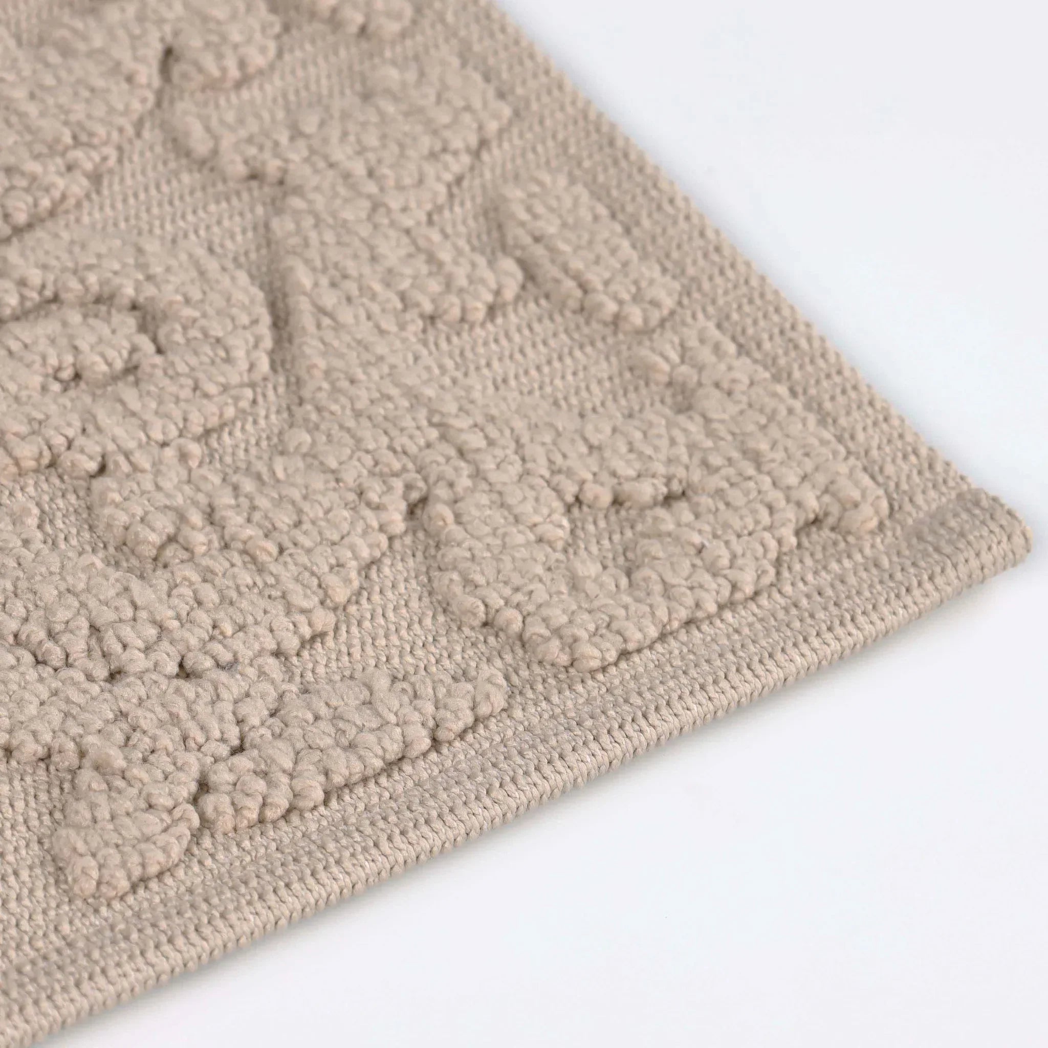 Embossed Scroll-patterned Bath Rug Set of 2