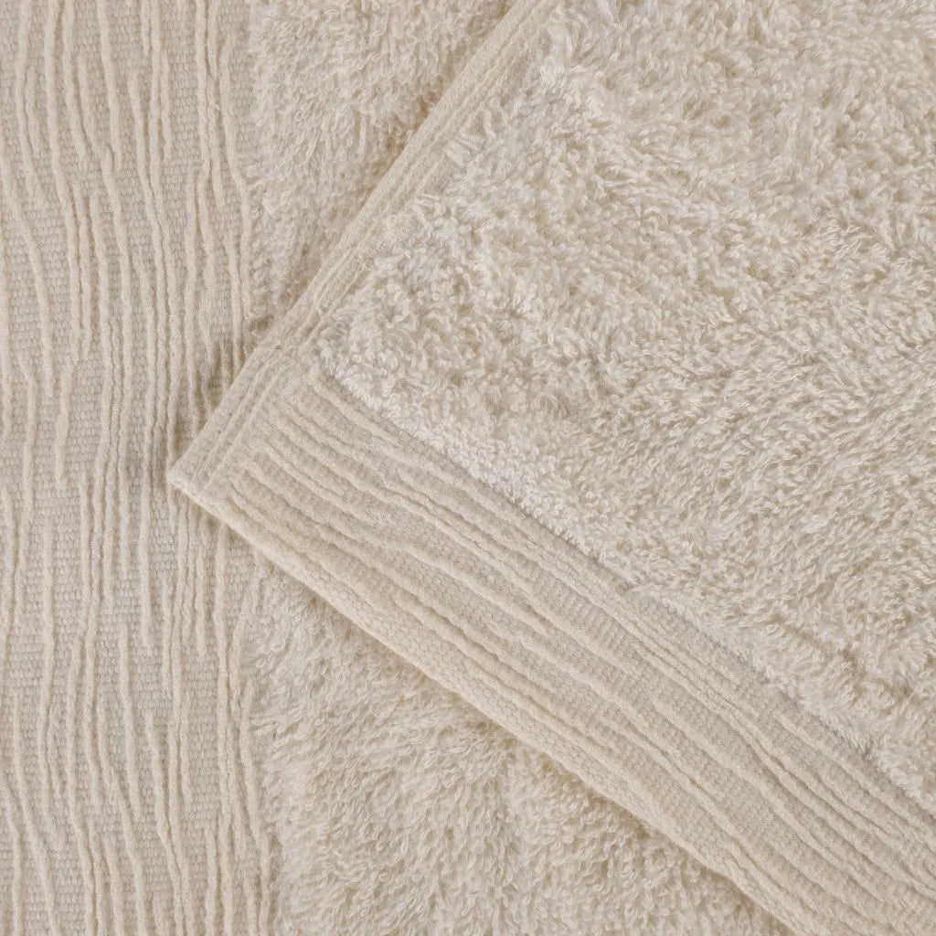 SierraTowelsDetail01-IV_202ada1c-ae38-4db4-8d4f-00e132a9223c