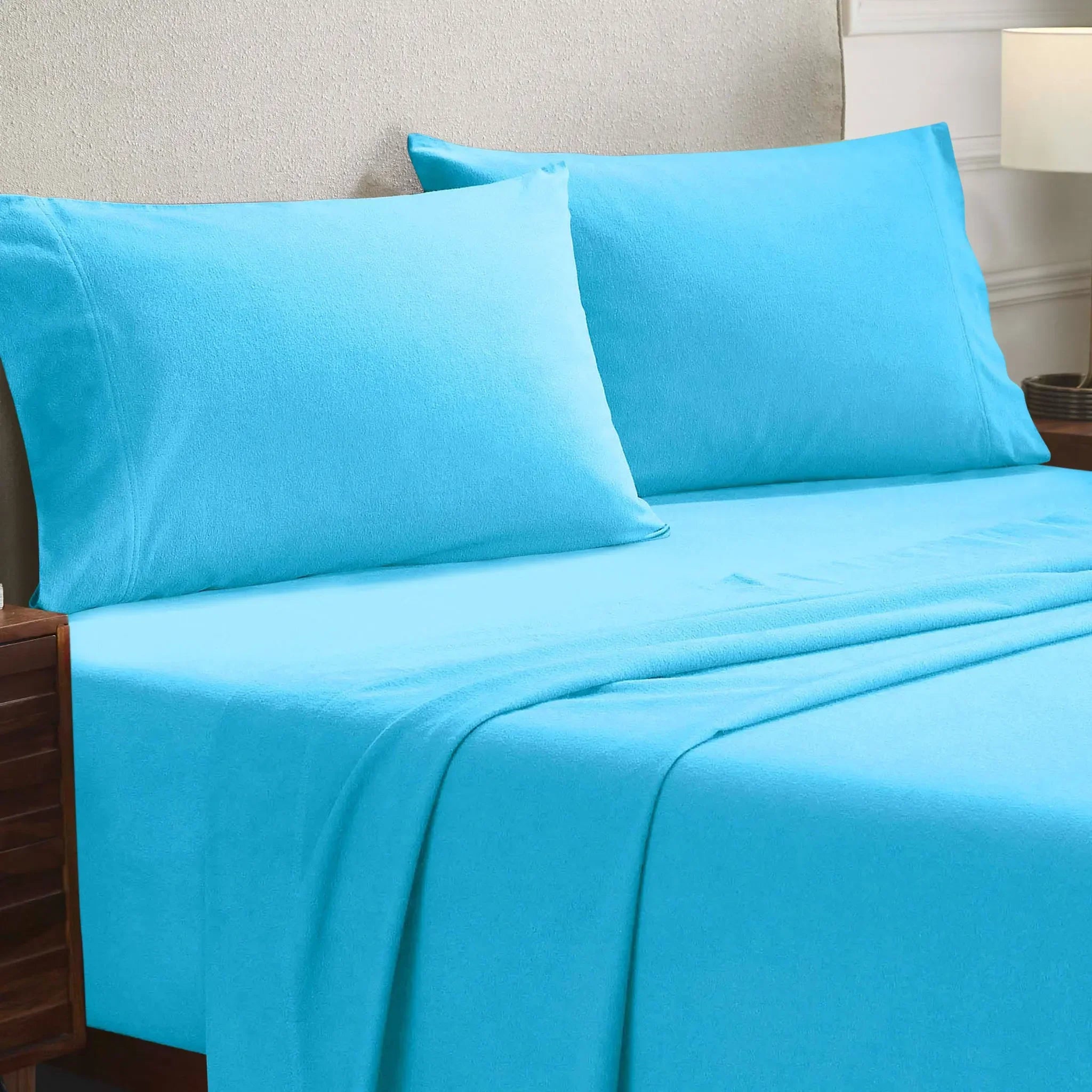 SolidFlannelLifestyle2-Blue_a06e46ef-76eb-4c00-98a6-c7217f91dbc4