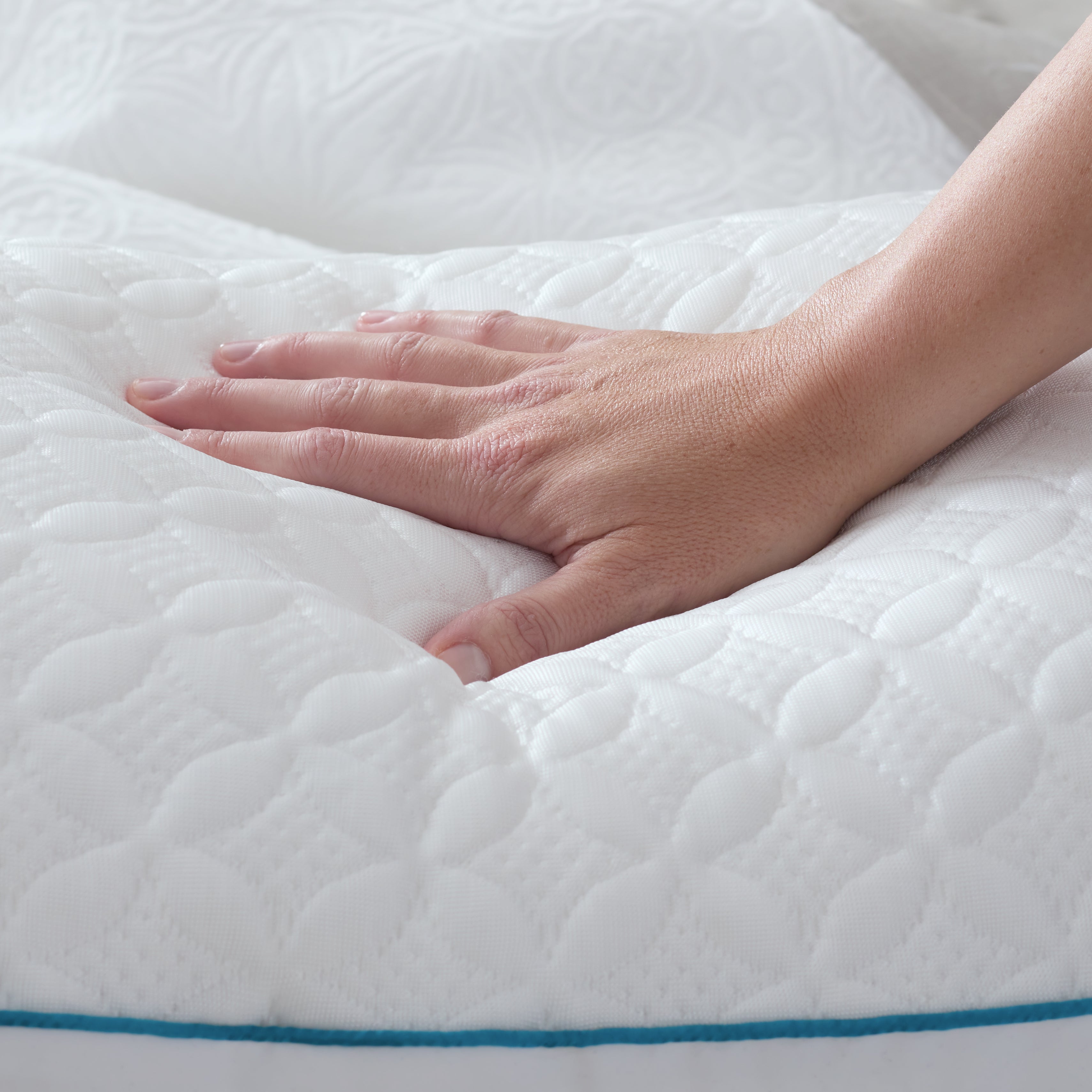 ZZQQPEHFSD-flexfillpillow-ENhanddetailWEB1706286381_original