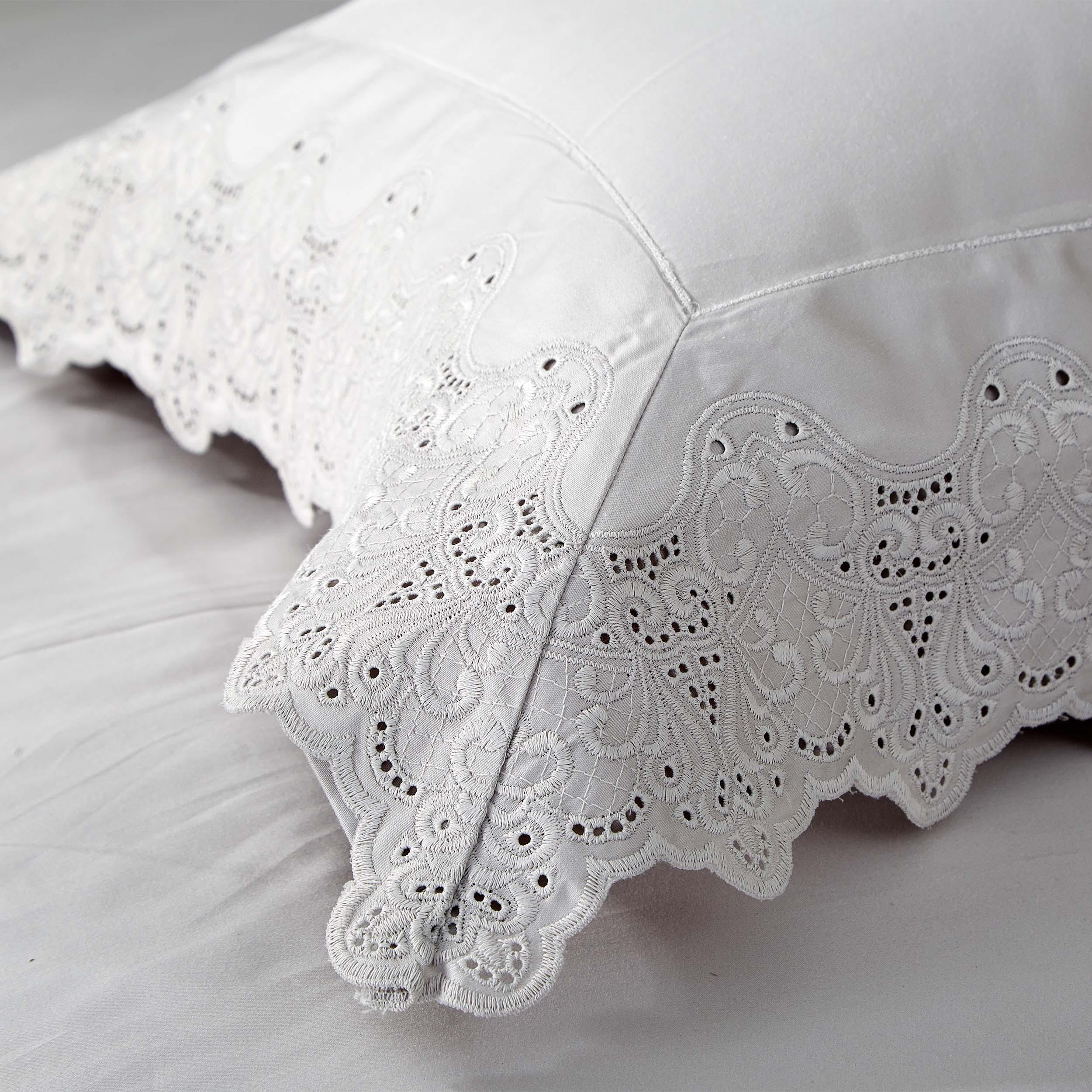 Lace-edged Cotton Bedding Set