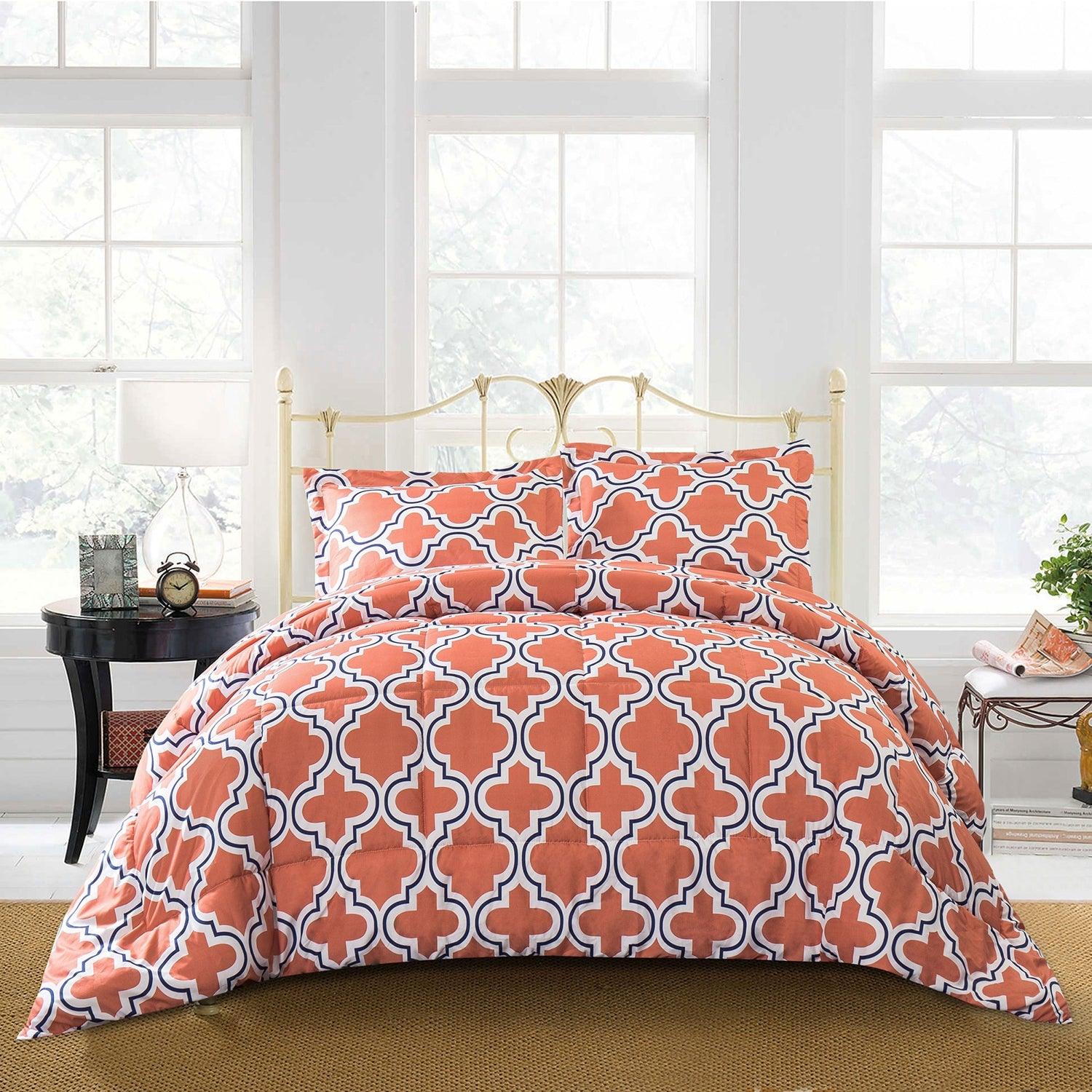 Quatrefoil-patterned Microfiber Comforter Set